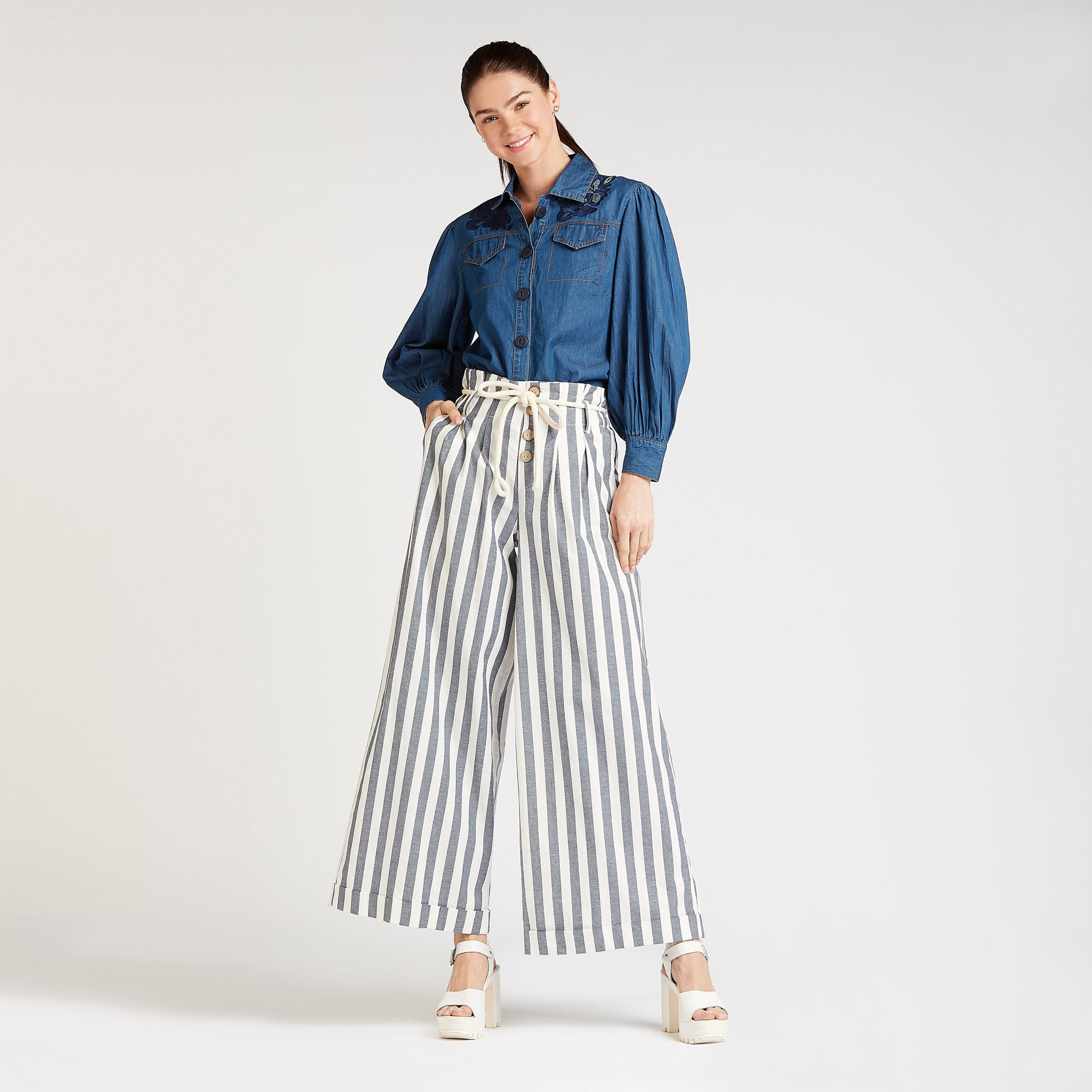 بنطلون بالازو مخطط بقصّة واسعة بجيوب وأربطة من آيكونيك-women-clothing-bottoms-trousers-image-2