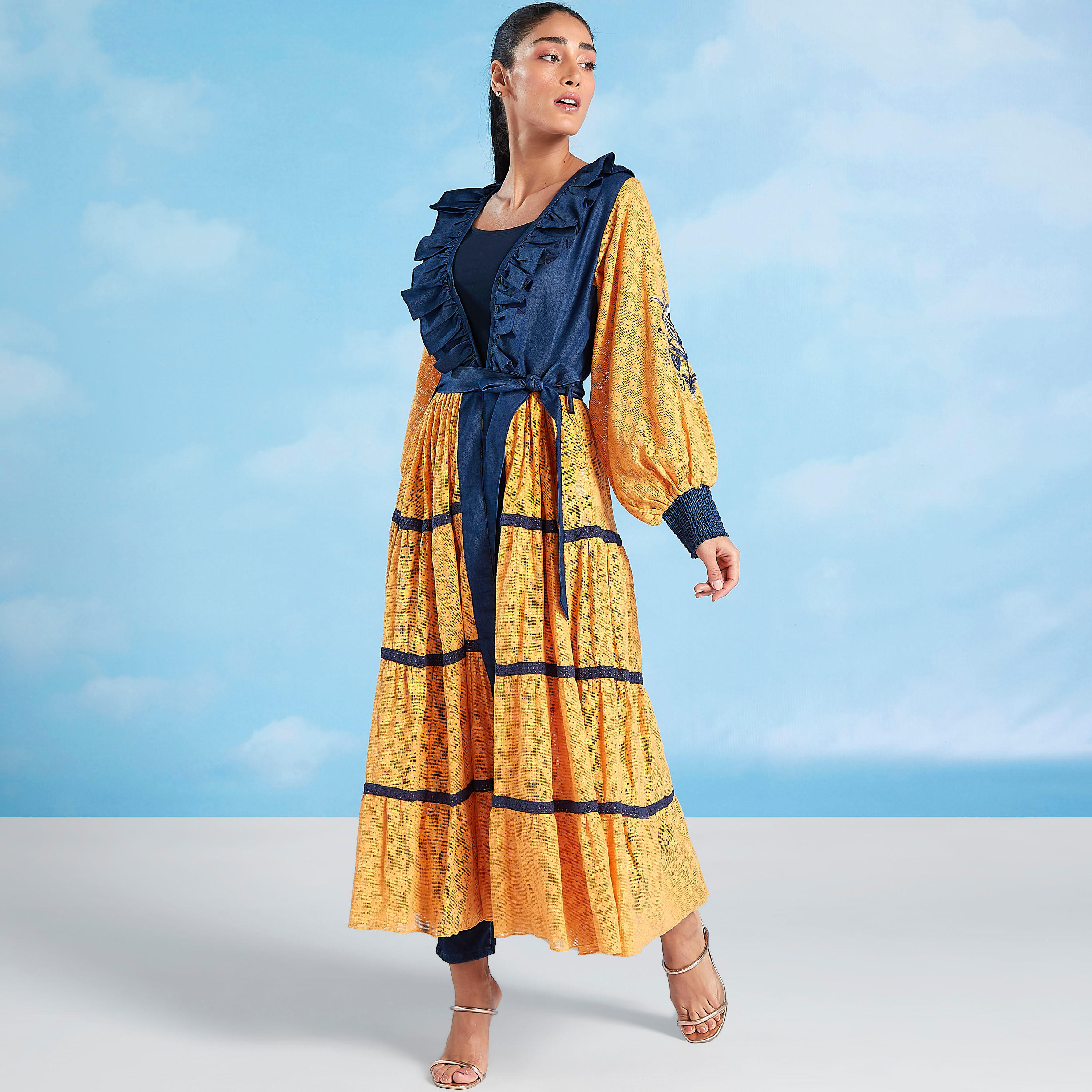 كيمونو بقصة واسعة بأكمام بيشوب بأربطة بطبعات من آيكونيك-women-clothing-shirtsandblouses-blouses-image-1