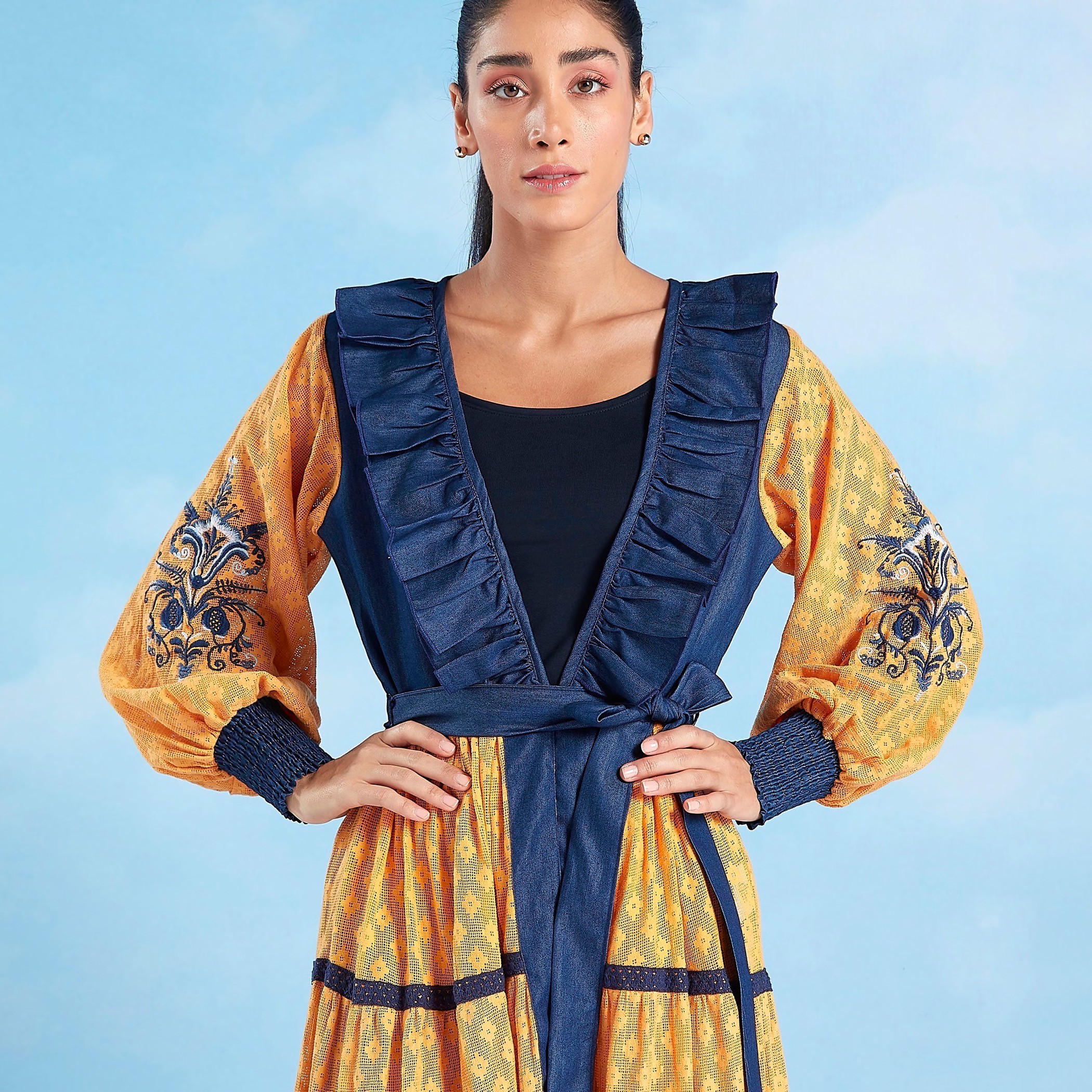 كيمونو بقصة واسعة بأكمام بيشوب بأربطة بطبعات من آيكونيك-women-clothing-shirtsandblouses-blouses-image-3