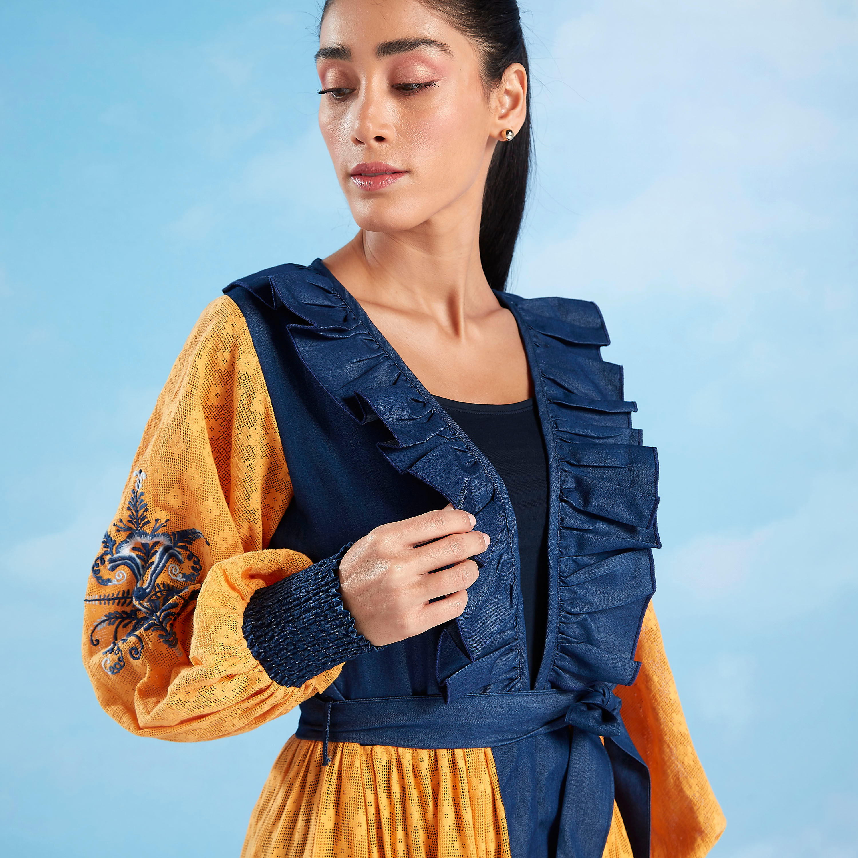 كيمونو بقصة واسعة بأكمام بيشوب بأربطة بطبعات من آيكونيك-women-clothing-shirtsandblouses-blouses-image-4
