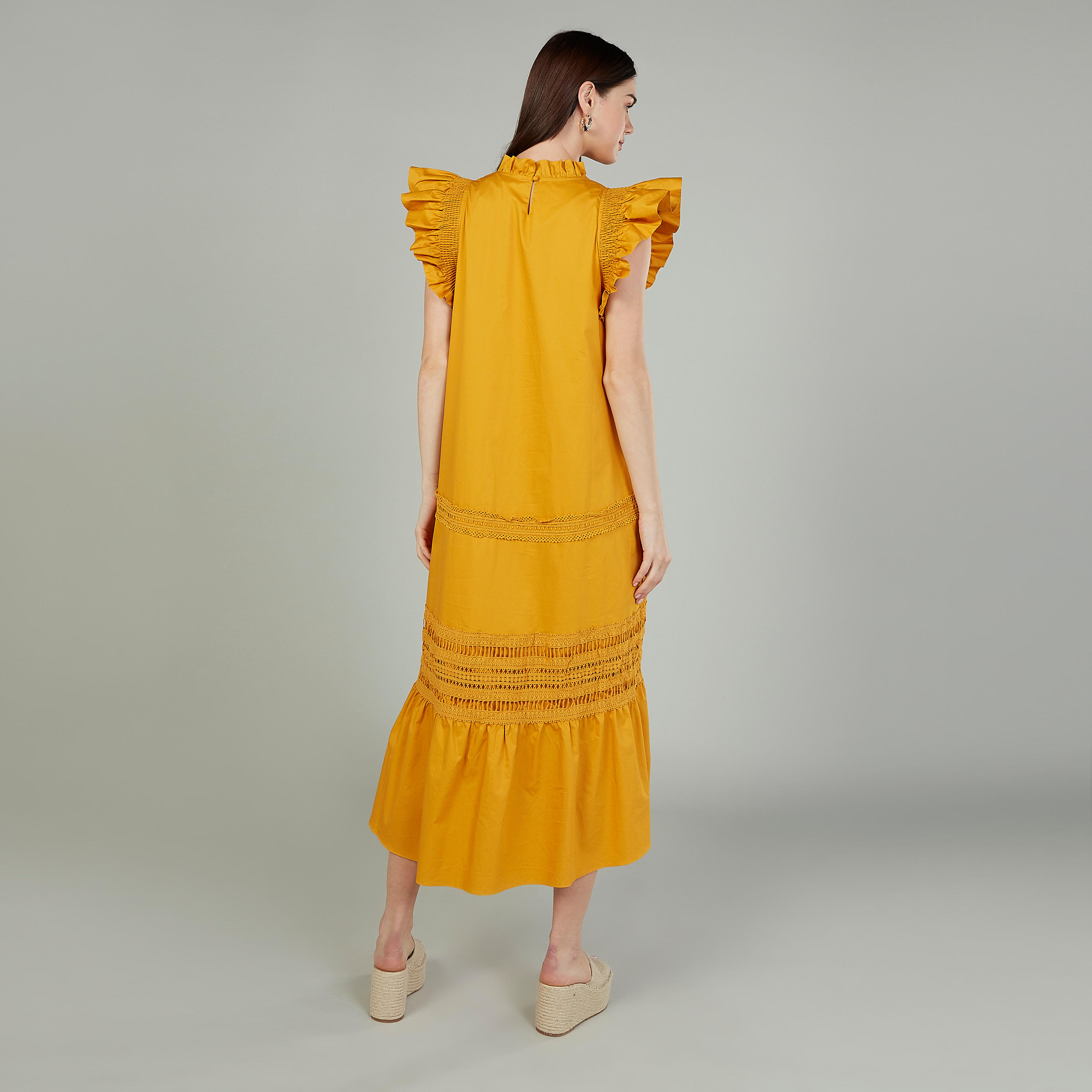 فستان إيه لاين متوسط الطول بتفاصيل دانتيل بأكمام كاب من أيكونيك-women-clothing-dresses-image-4