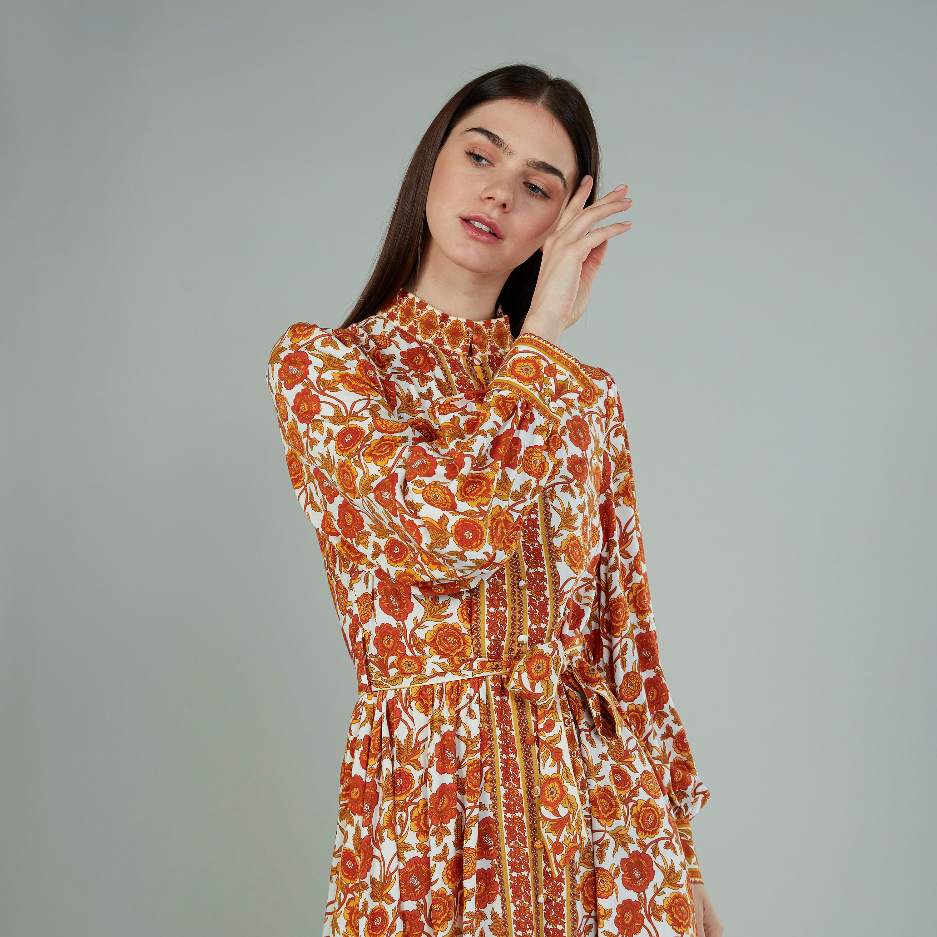 فستان طويل ايه لاين بياقة عالية وأكمام طويلة وطبعات من آيكونيك-women-clothing-dresses-image-3