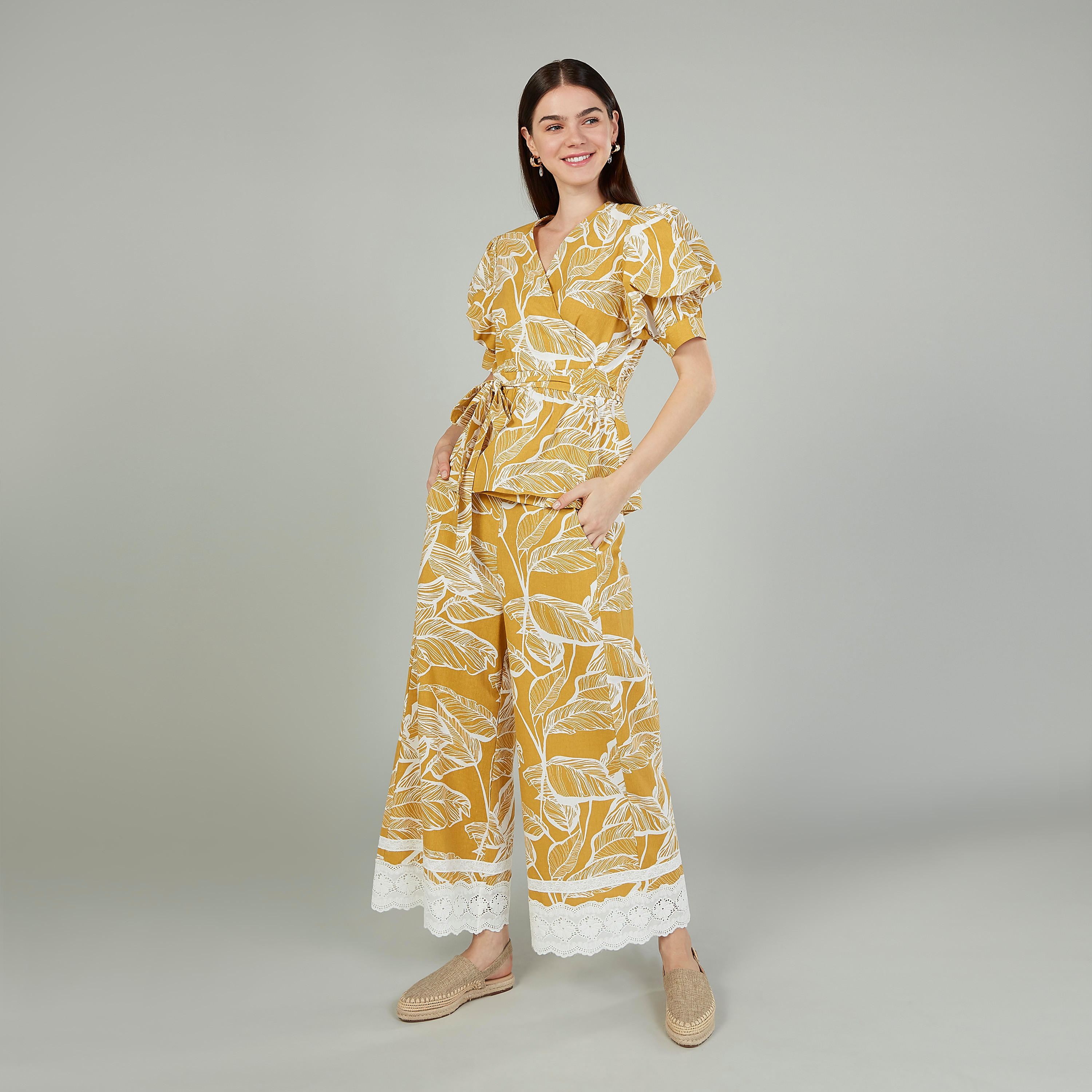 بنطلون بلازو بتفاصيل جيوب وطبعات من آيكونيك-women-clothing-bottoms-trousers-image-2