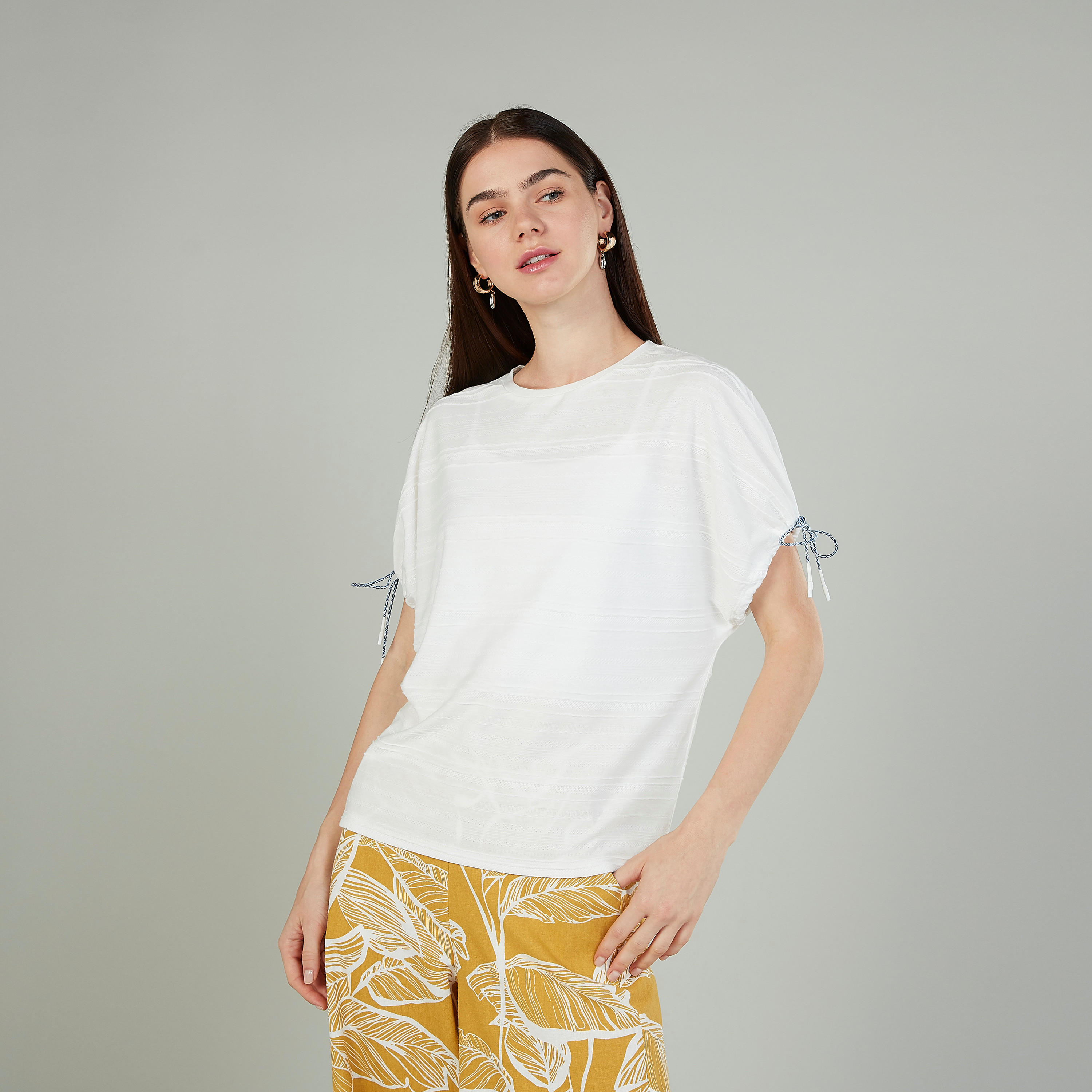 تيشيرت بارز الملمس بياقة مستديرة وأكمام متصلة من آيكونيك-women-clothing-tshirts-image-1