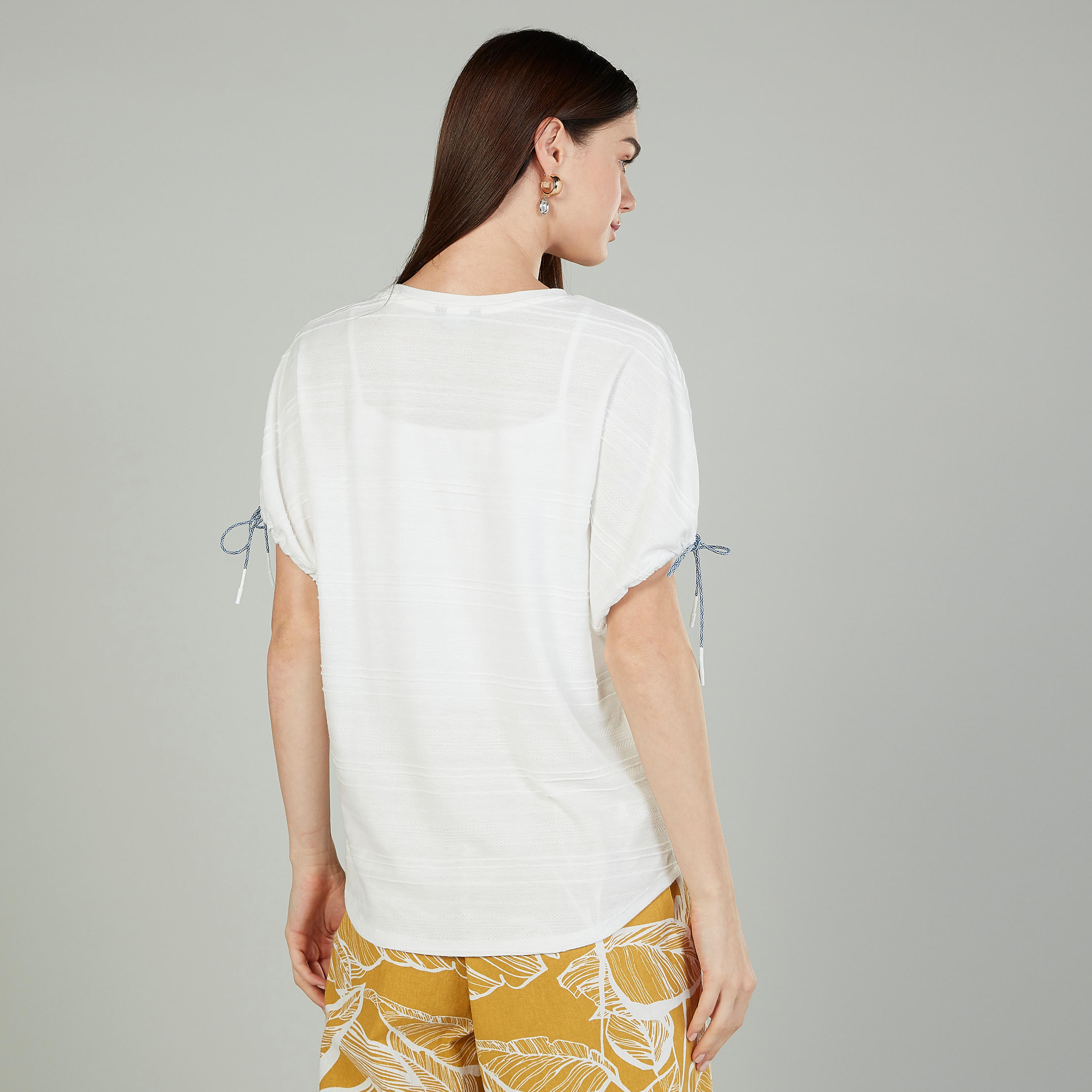 تيشيرت بارز الملمس بياقة مستديرة وأكمام متصلة من آيكونيك-women-clothing-tshirts-image-4