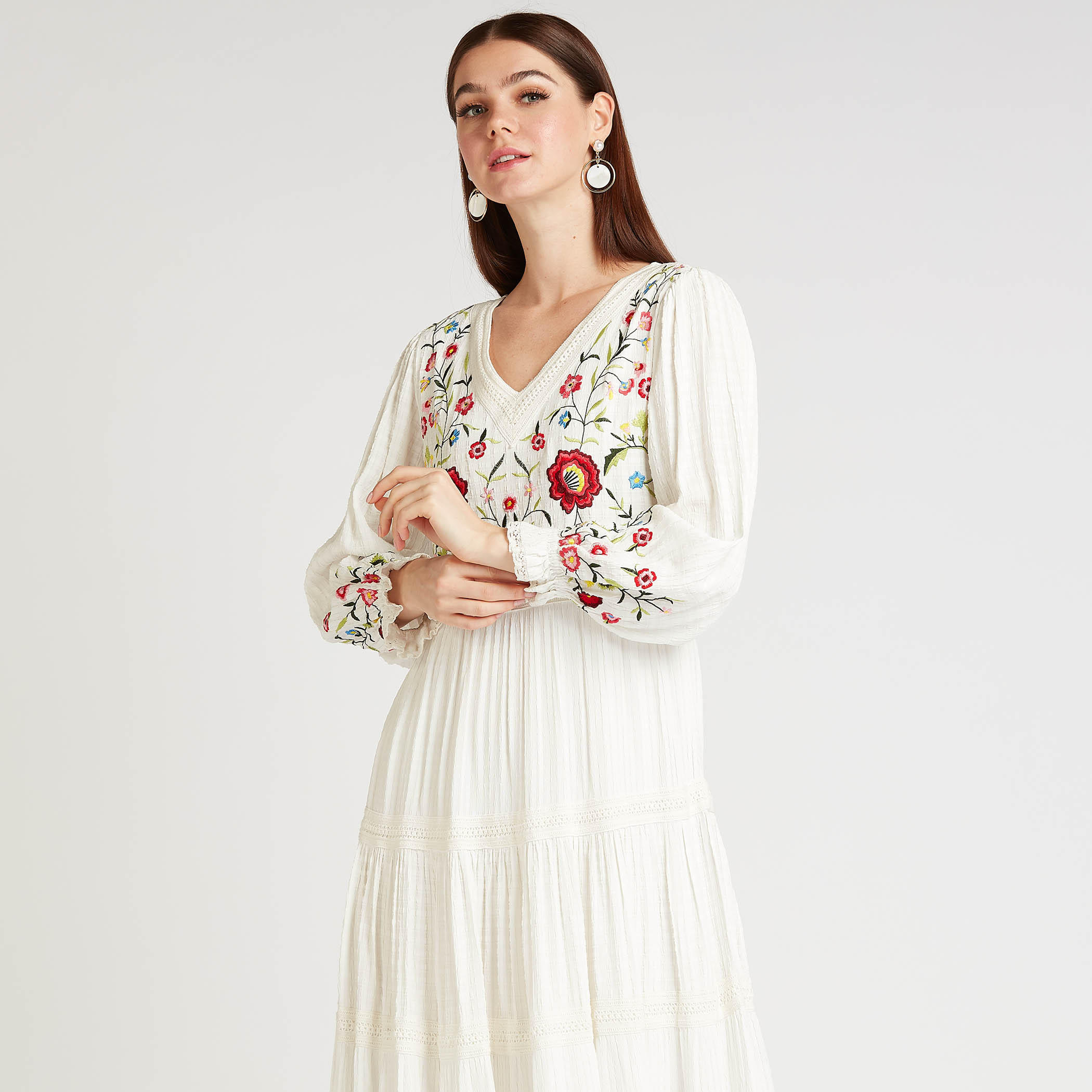 فستان إيه لاين طويل مطرز بياقة V وأكمام واسعة من آيكونيك-women-clothing-dresses-image-1