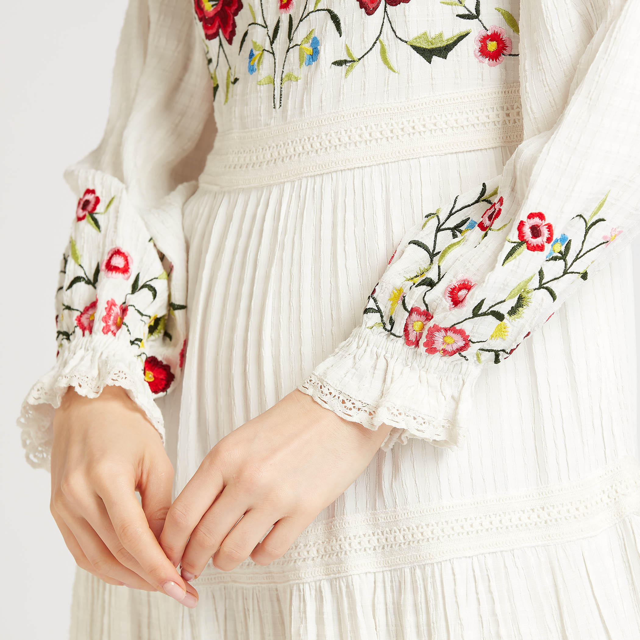 فستان إيه لاين طويل مطرز بياقة V وأكمام واسعة من آيكونيك-women-clothing-dresses-image-2