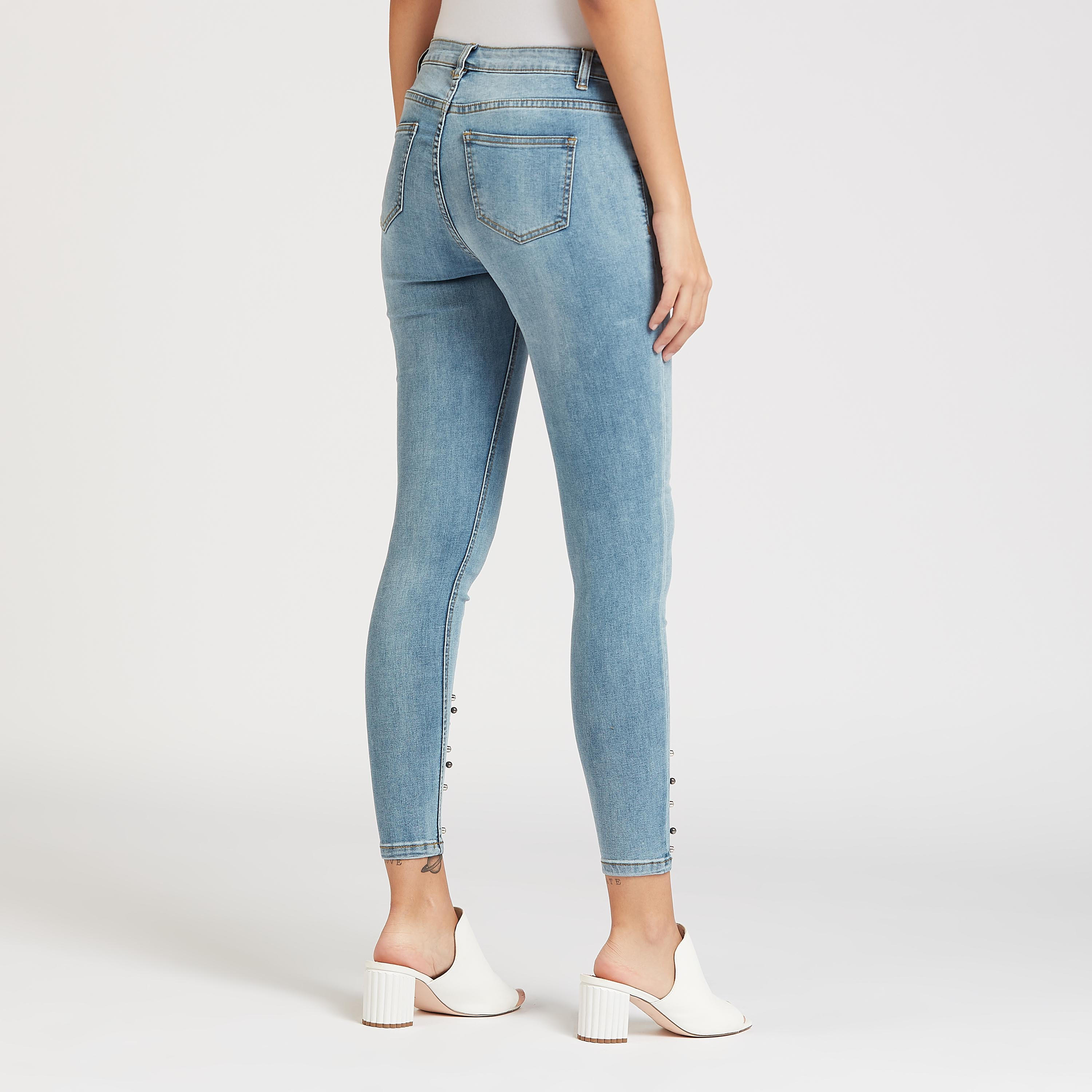 بنطلون جينز قصير مزيّن بخصر مرتفع وتفاصيل جيوب من آيكونيك-women-clothing-bottoms-jeans-image-4