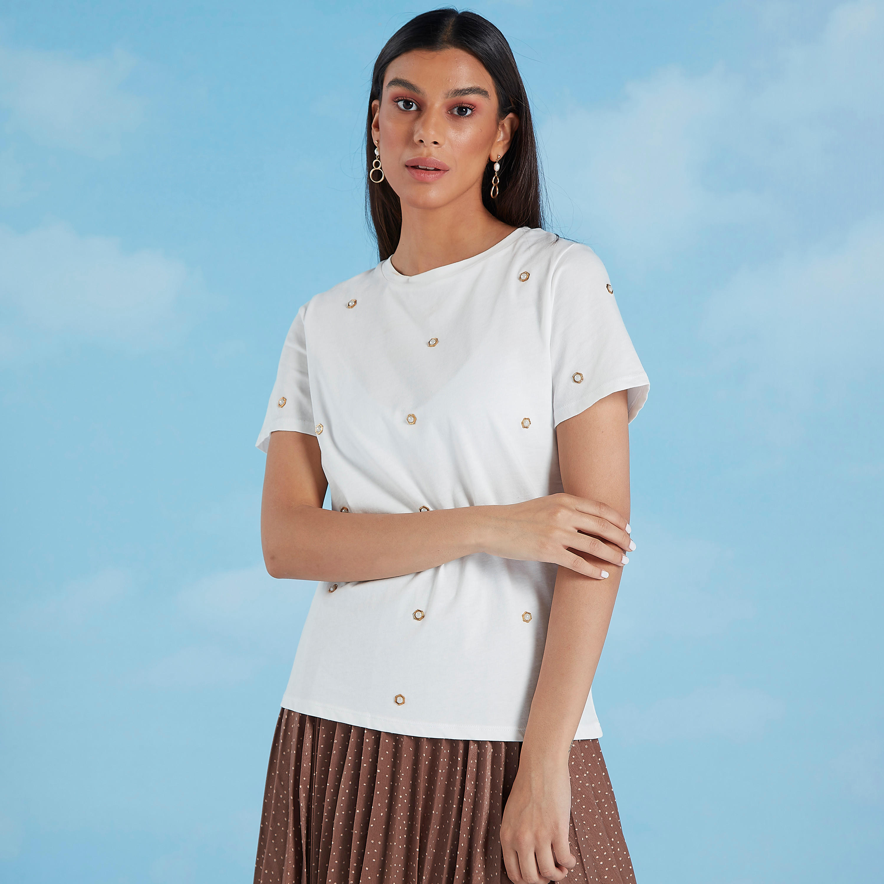 تيشيرت مزيّن بياقة مستديرة وأكمام قصيرة من آيكونيك-women-clothing-tshirts-image-1