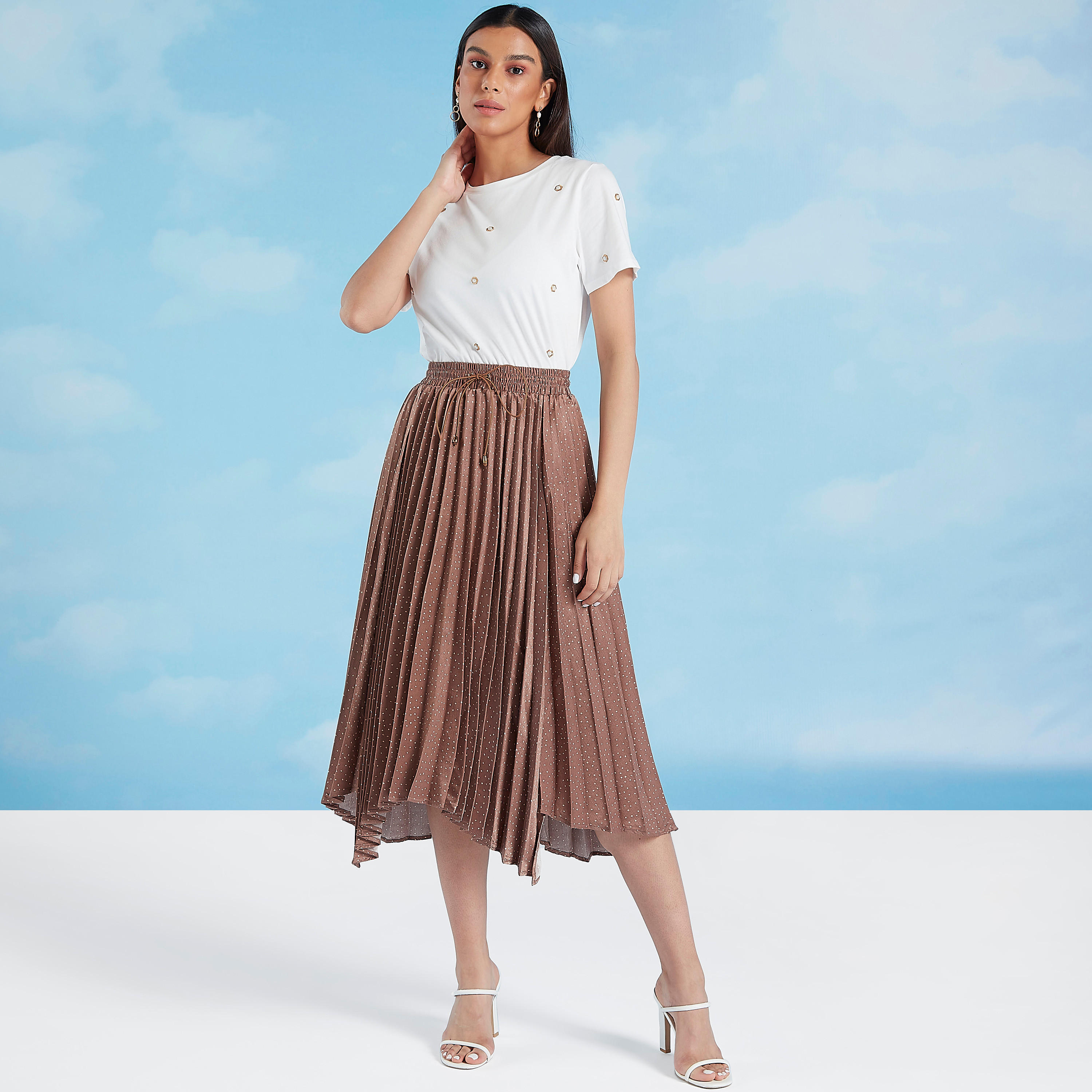 تيشيرت مزيّن بياقة مستديرة وأكمام قصيرة من آيكونيك-women-clothing-tshirts-image-2