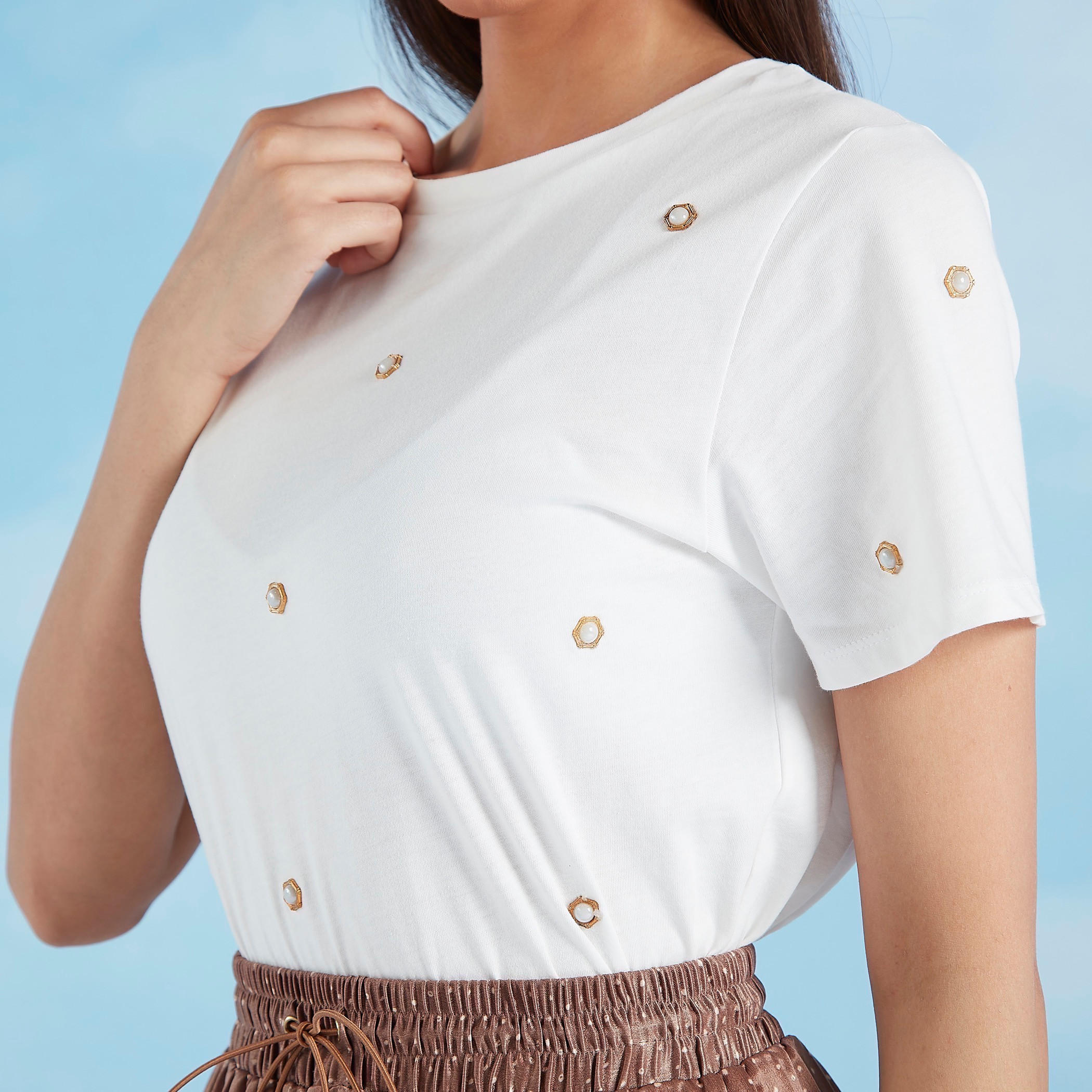 تيشيرت مزيّن بياقة مستديرة وأكمام قصيرة من آيكونيك-women-clothing-tshirts-image-3