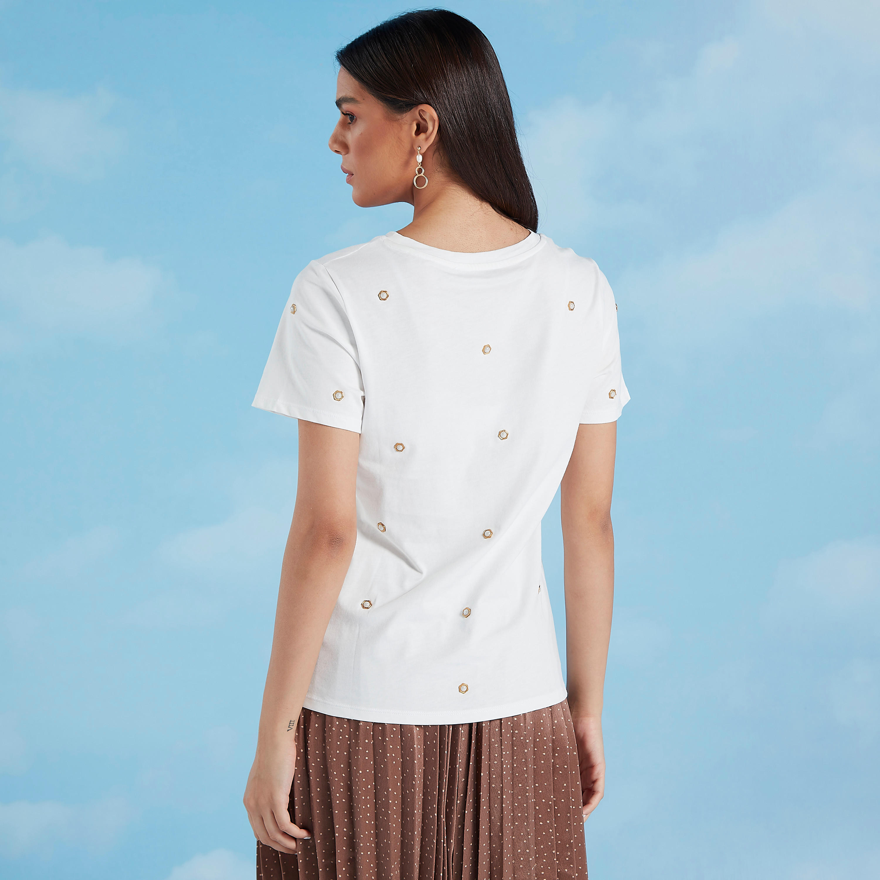 تيشيرت مزيّن بياقة مستديرة وأكمام قصيرة من آيكونيك-women-clothing-tshirts-image-4