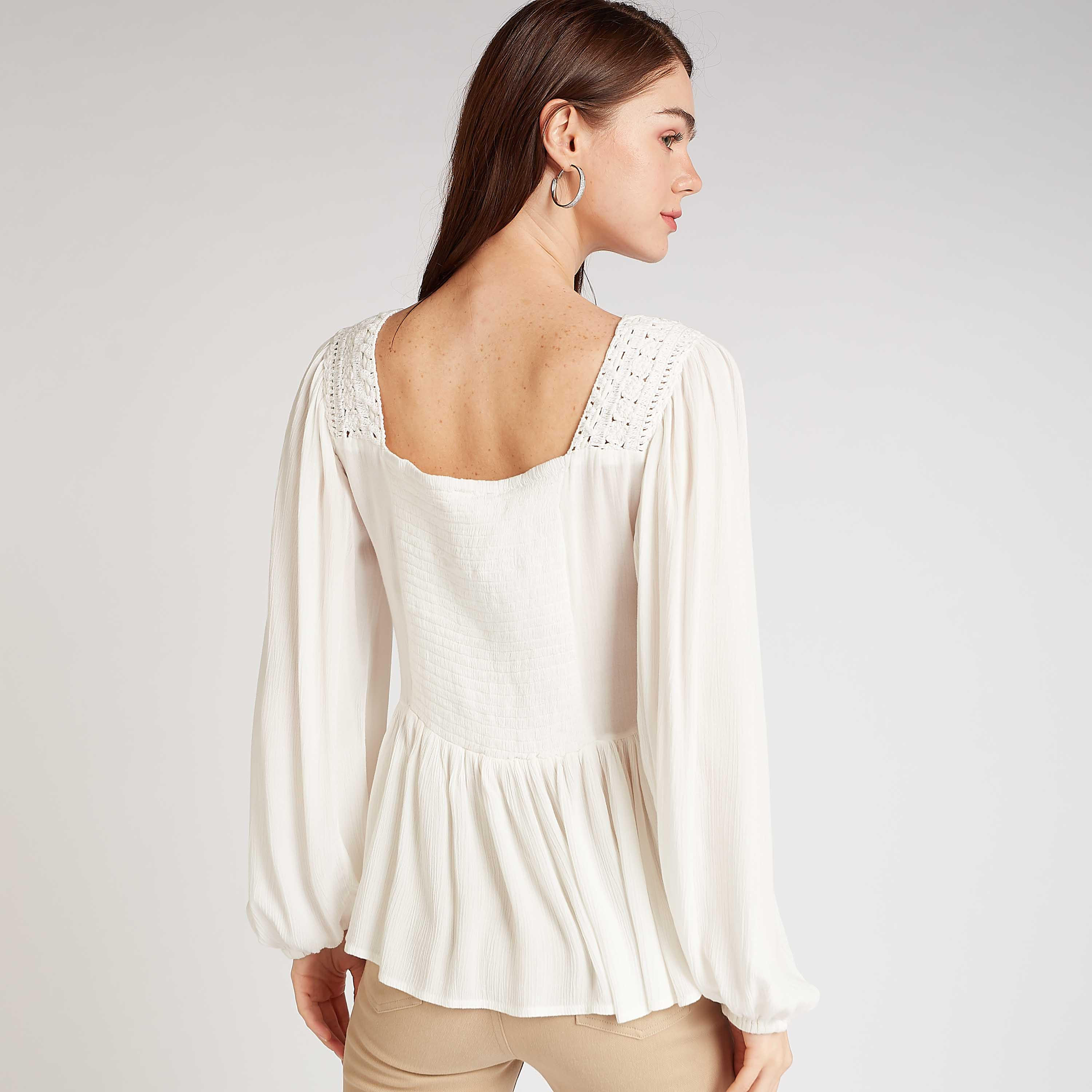 بلوزة بتفاصيل دانتيل وياقة ضيّقة وأكمام طويلة من آيكونيك-women-clothing-shirtsandblouses-blouses-image-3