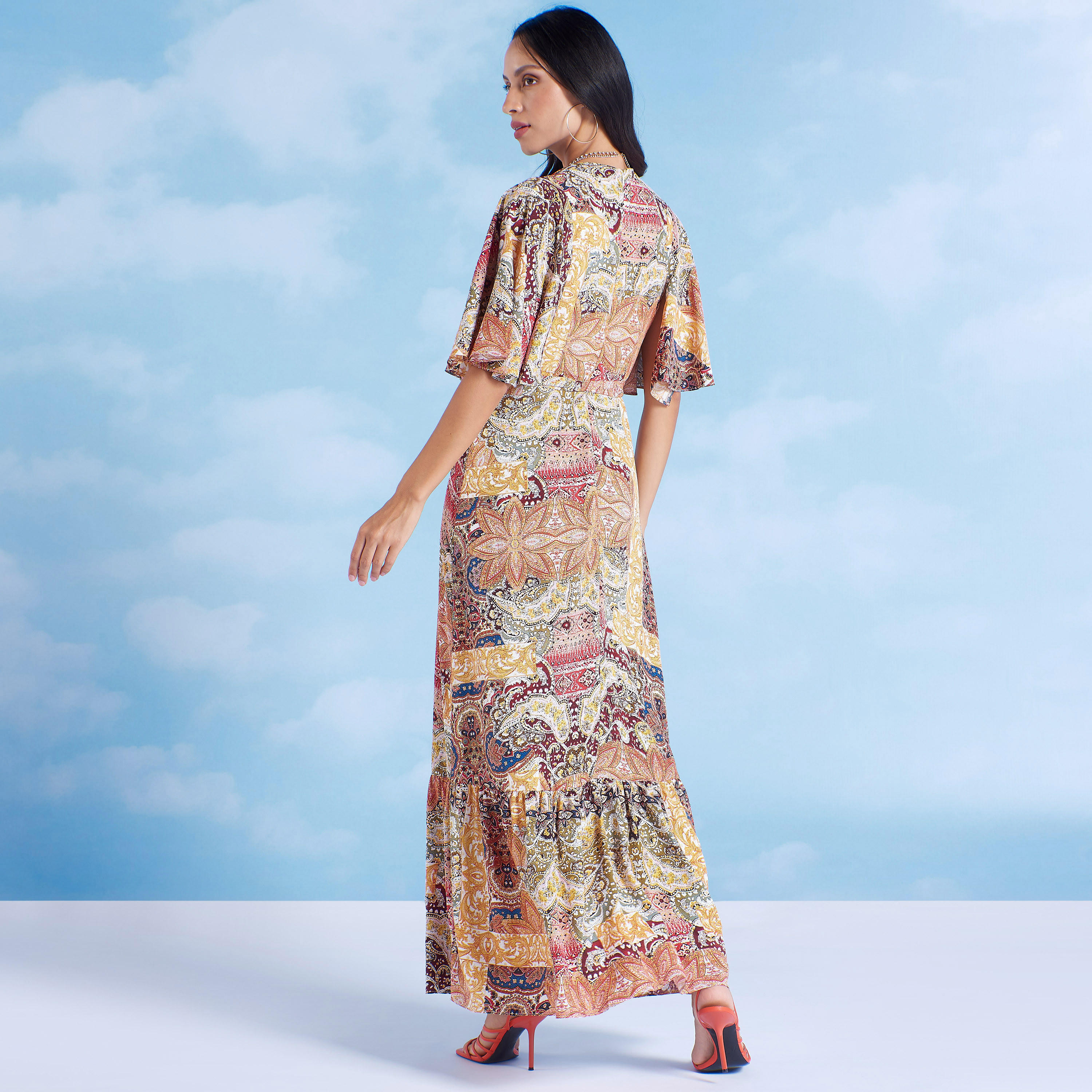 فستان واسع بطبعات وياقة عنق وأكمام واسعة-women-clothing-dresses-image-6