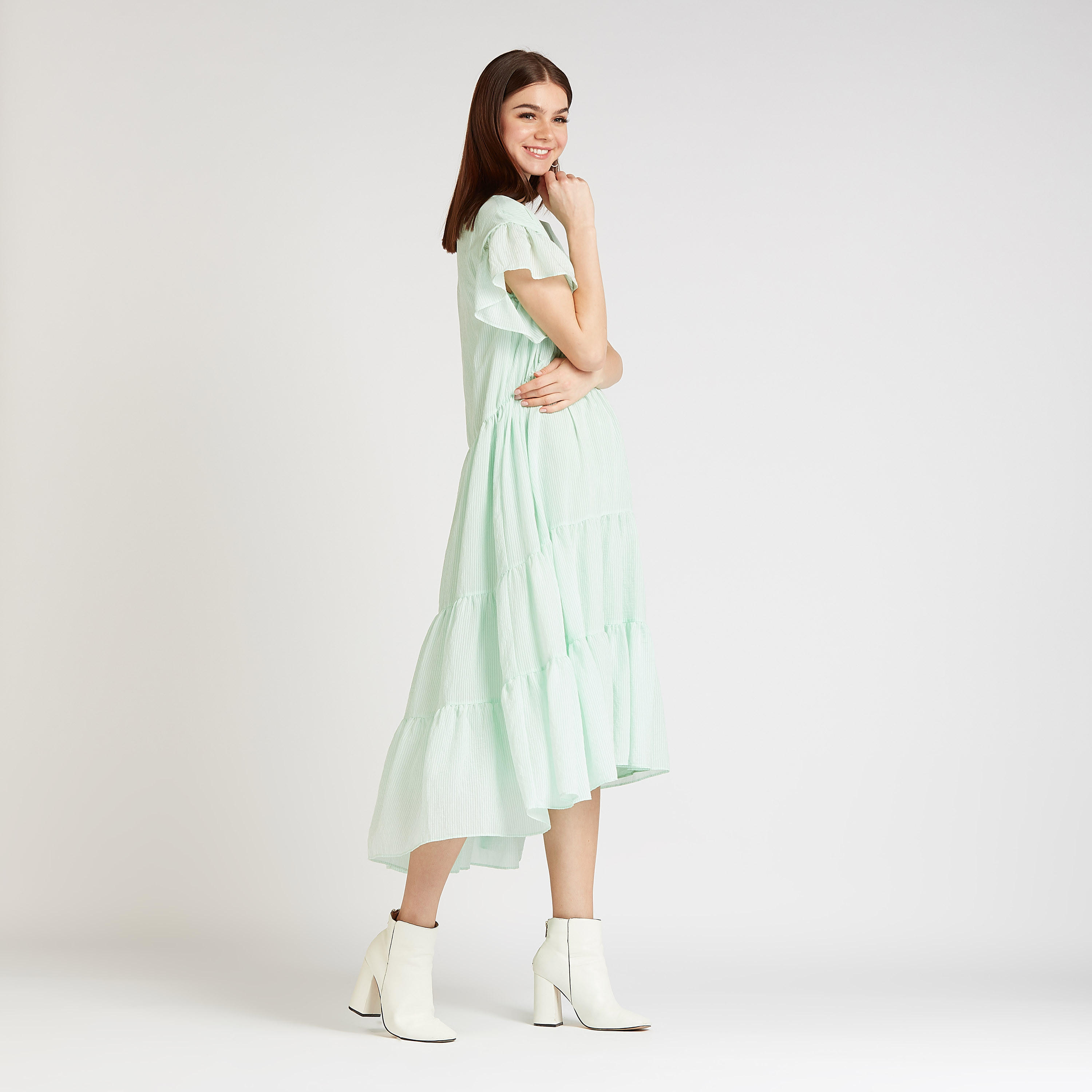 فستان ميدي بارز الملمس بأكمام كاب وحواف غير مستوية من آيكونيك-women-clothing-dresses-image-4