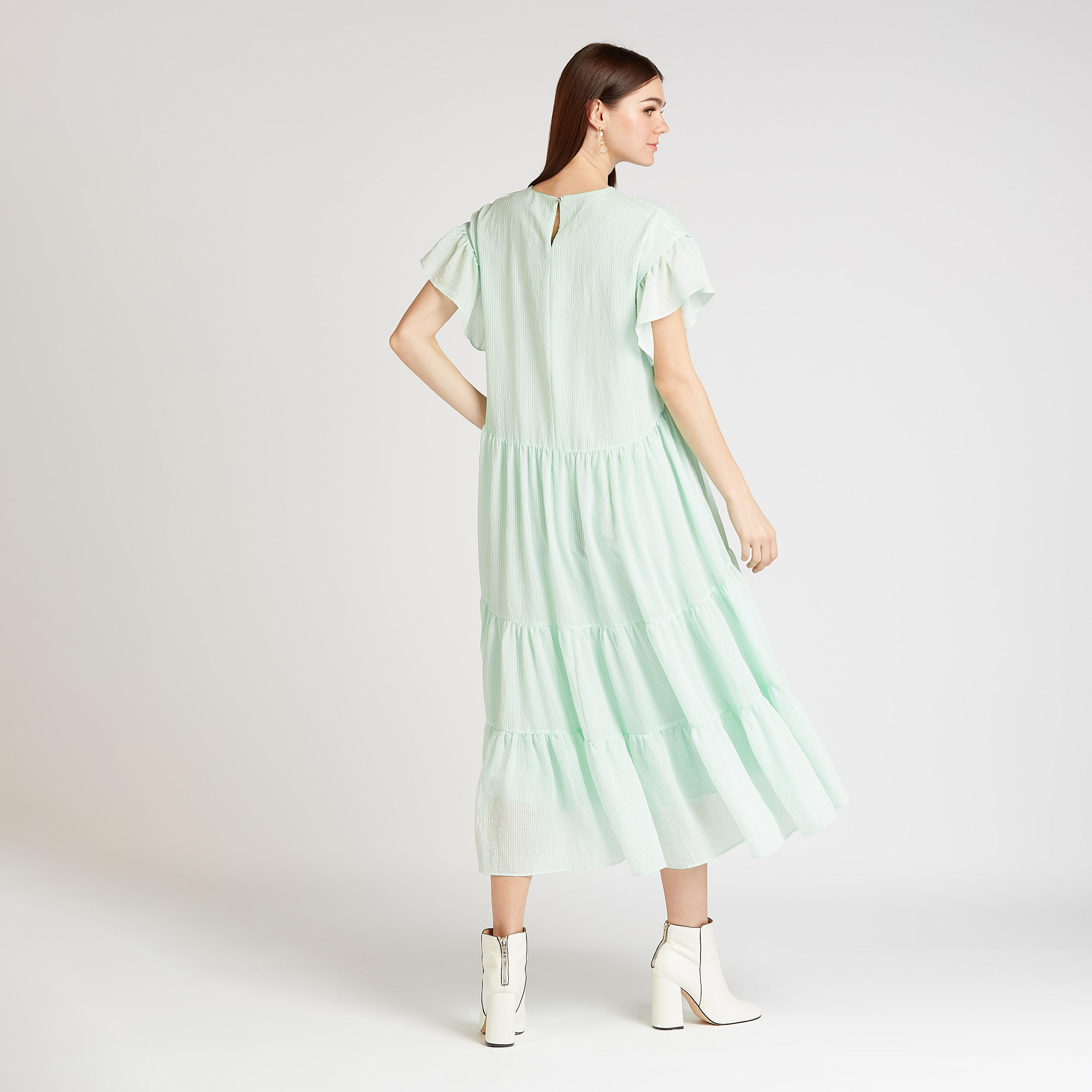 فستان ميدي بارز الملمس بأكمام كاب وحواف غير مستوية من آيكونيك-women-clothing-dresses-image-6