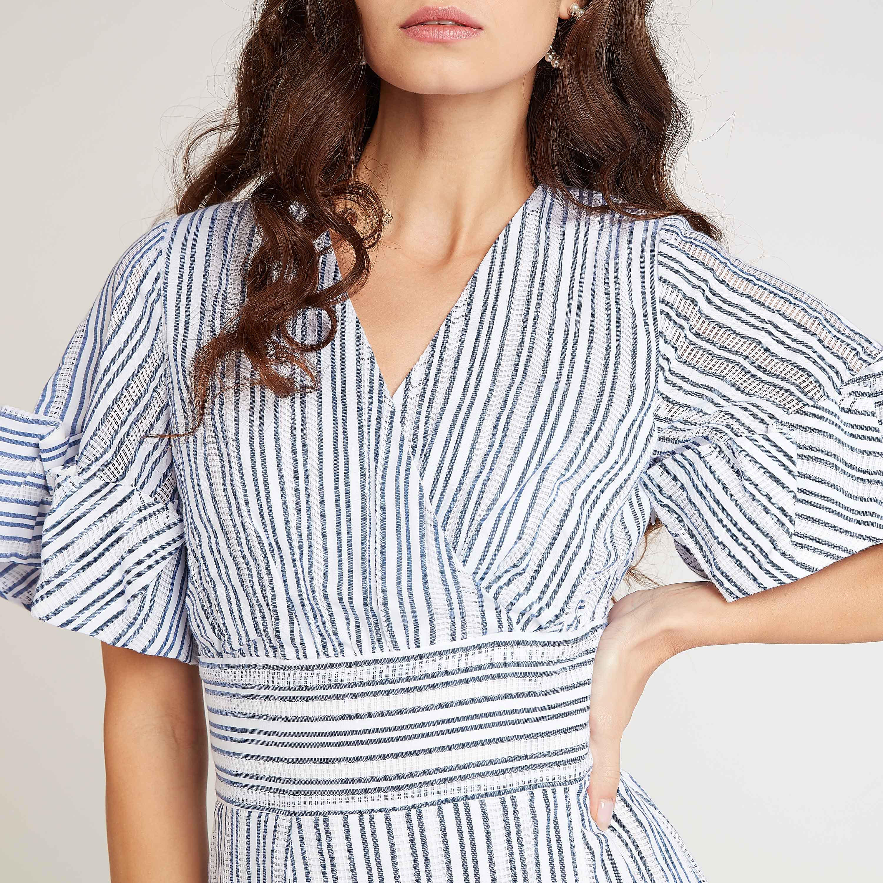 فستان إيه لاين طويل مخطط بياقة V وأكمام مكشكشة من آيكونيك-women-clothing-dresses-image-3