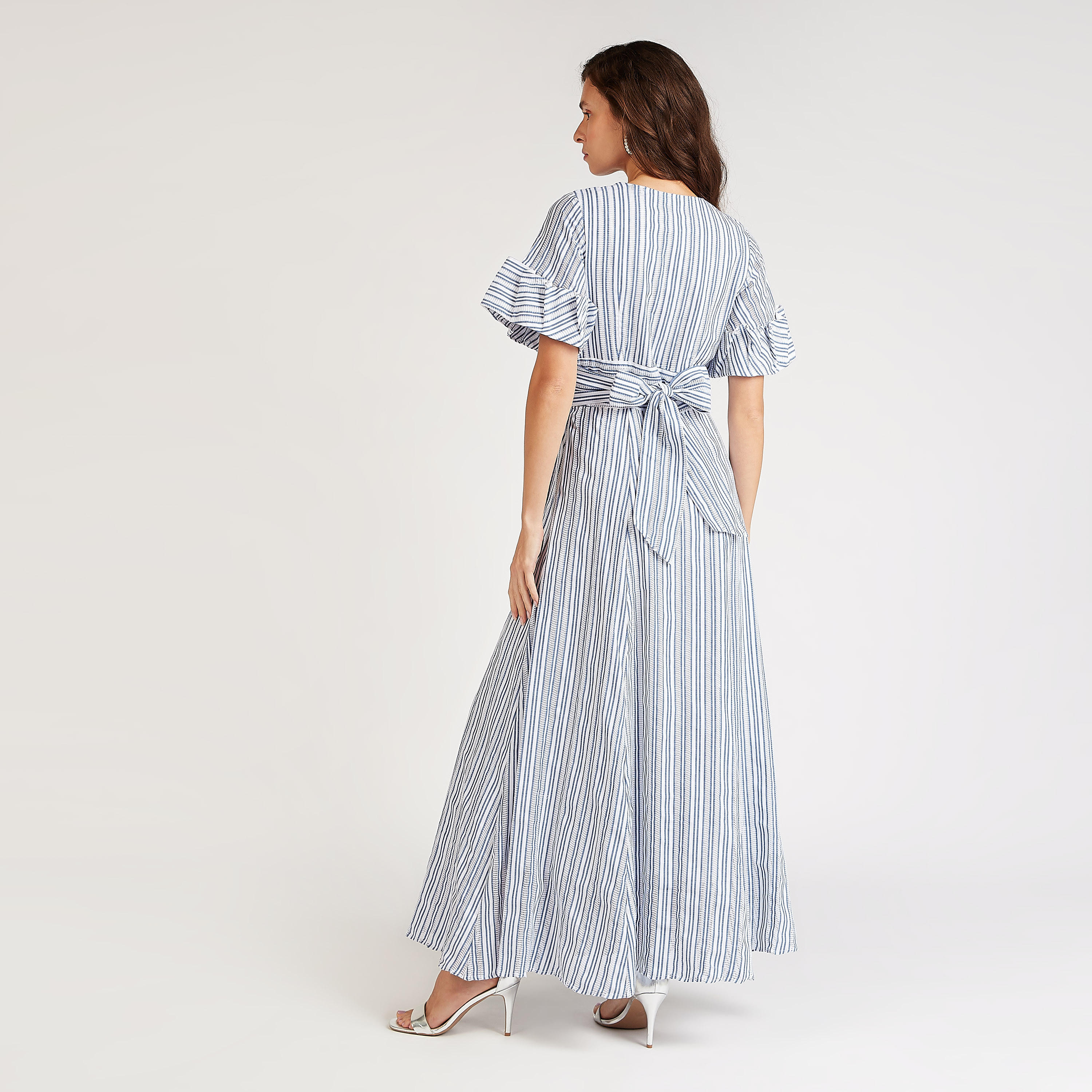 فستان إيه لاين طويل مخطط بياقة V وأكمام مكشكشة من آيكونيك-women-clothing-dresses-image-4