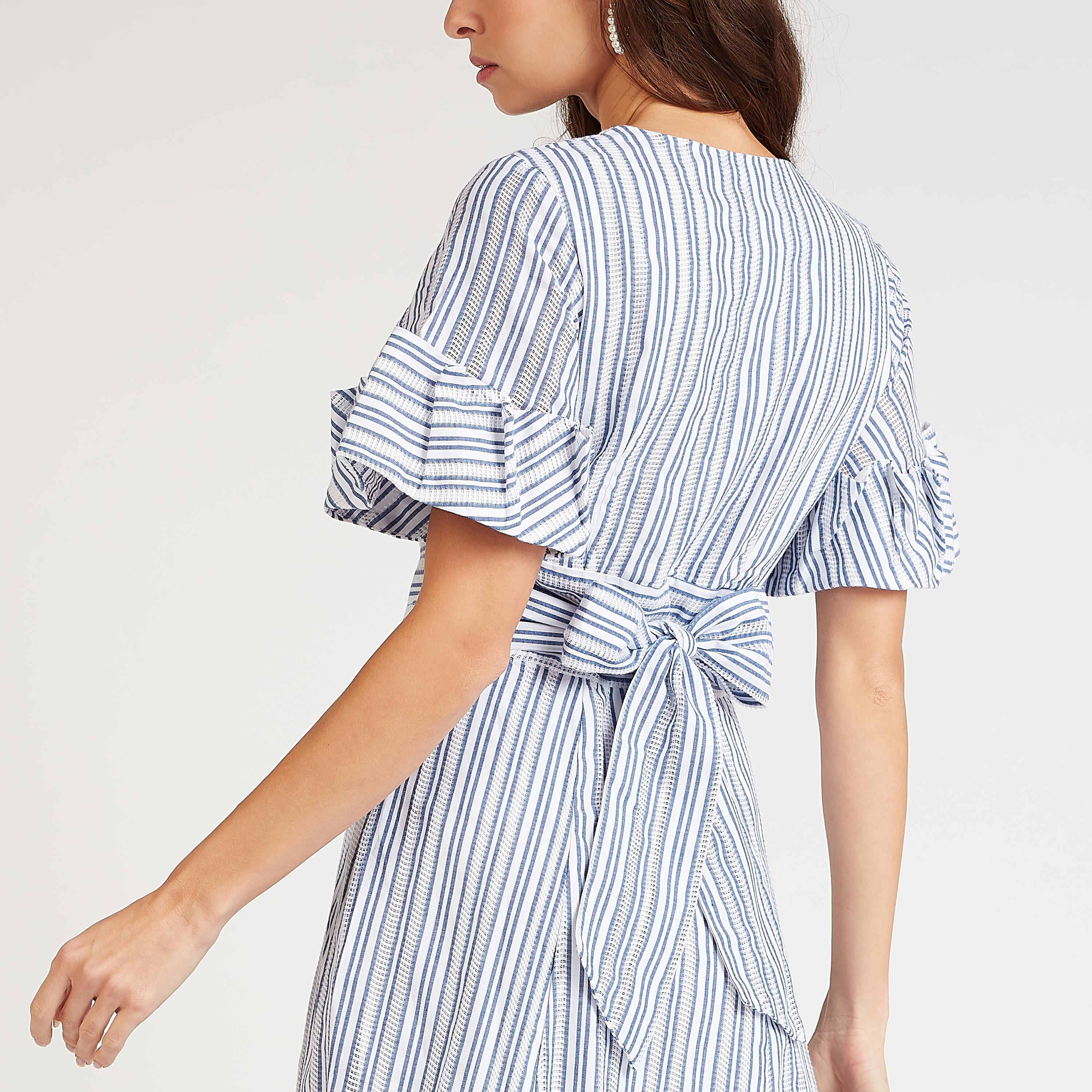 فستان إيه لاين طويل مخطط بياقة V وأكمام مكشكشة من آيكونيك-women-clothing-dresses-image-5