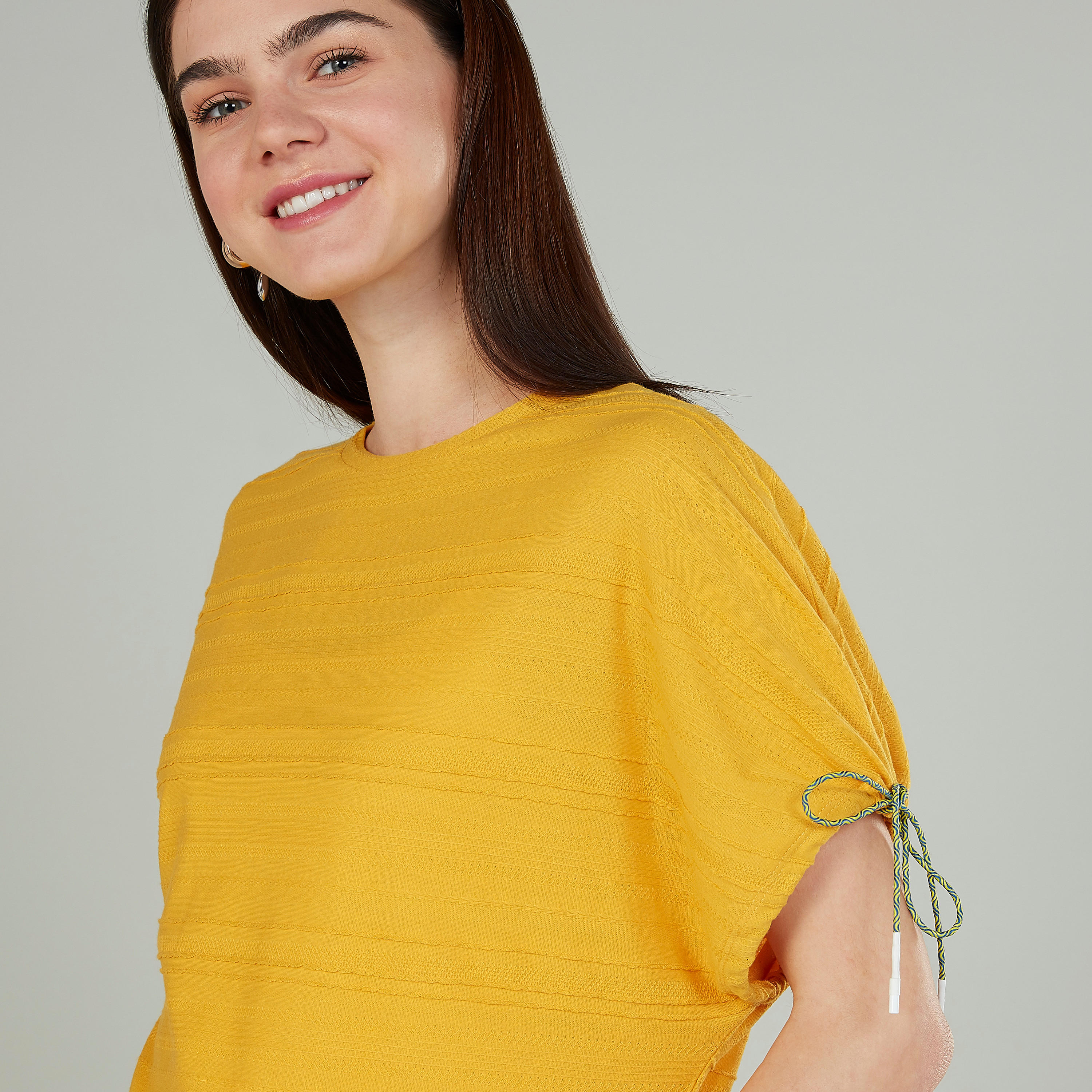 تيشيرت بارز الملمس بياقة مستديرة وأكمام متصلة من آيكونيك-women-clothing-tshirts-image-7