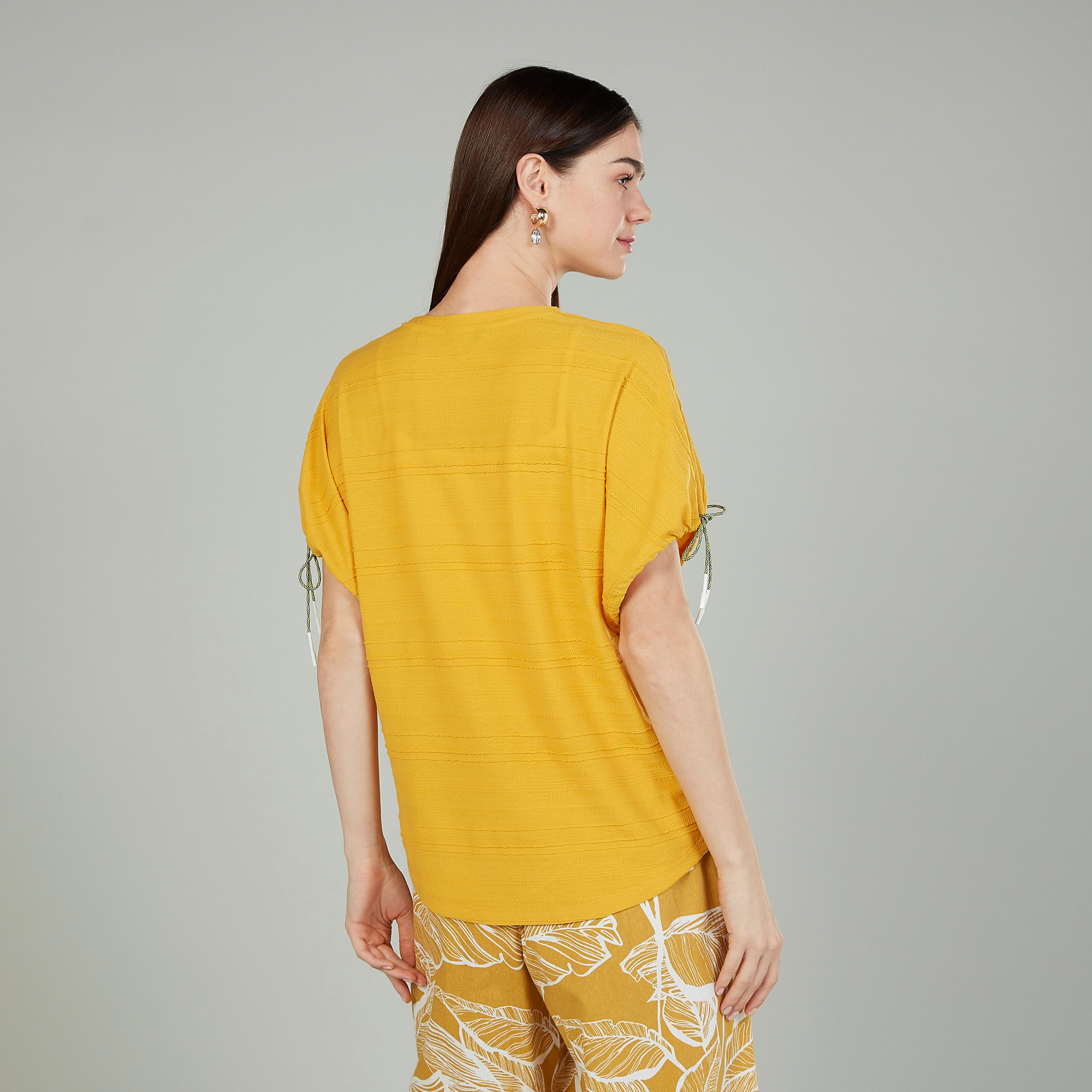 تيشيرت بارز الملمس بياقة مستديرة وأكمام متصلة من آيكونيك-women-clothing-tshirts-image-8
