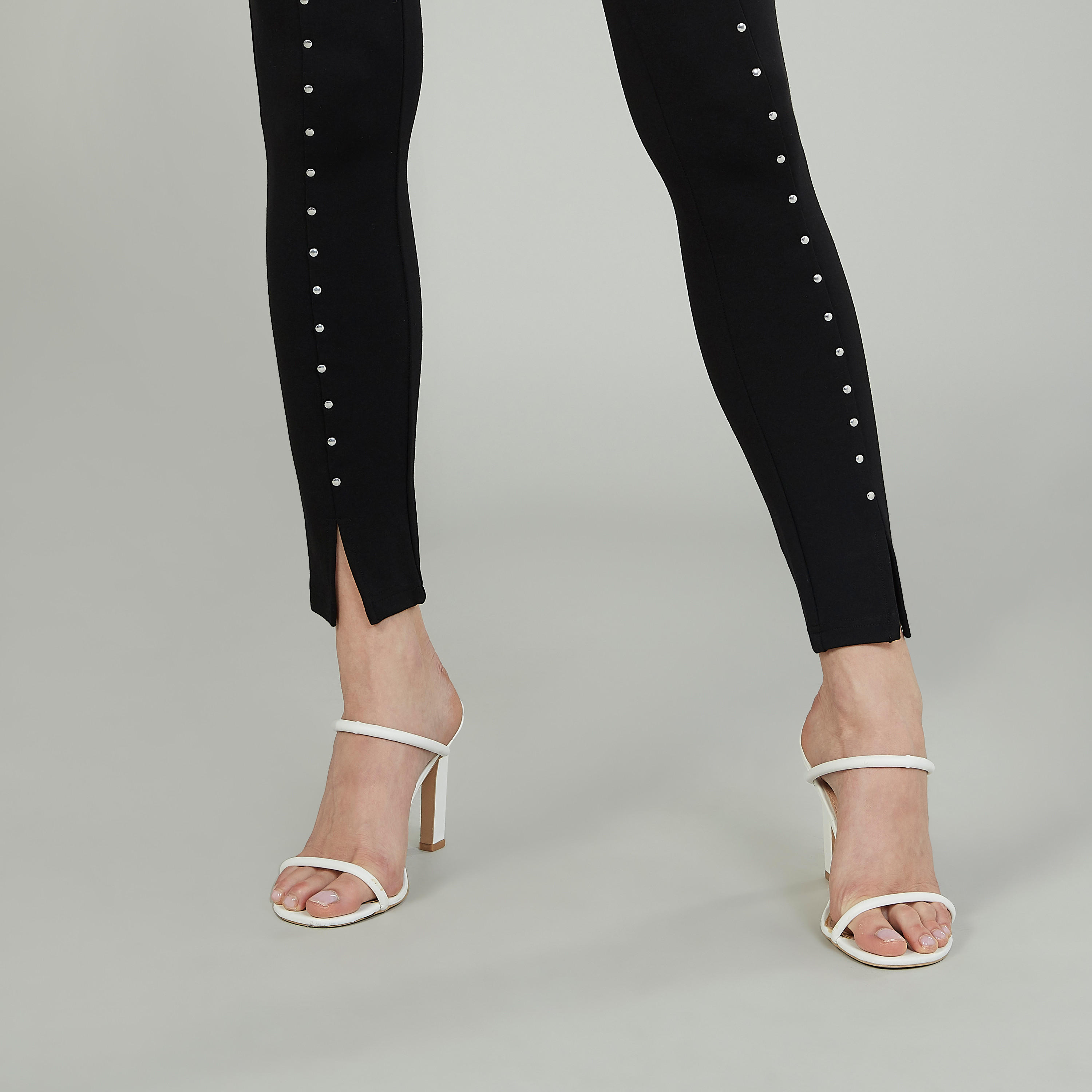بنطلون ليقنز بخصر مطّاطي متوسط الإرتفاع وتفاصيل لؤلؤ من أيكونيك-women-clothing-bottoms-leggings-image-3