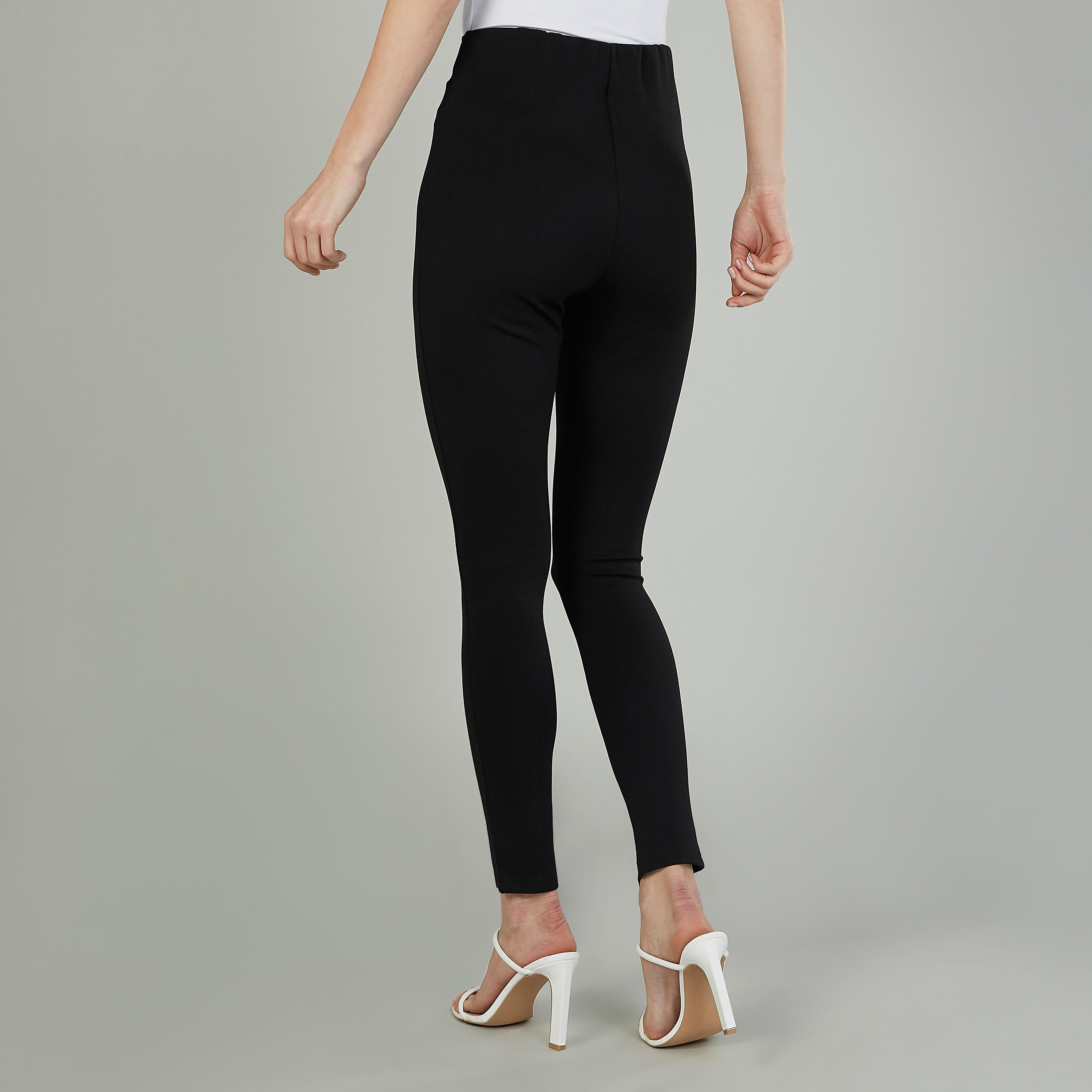 بنطلون ليقنز بخصر مطّاطي متوسط الإرتفاع وتفاصيل لؤلؤ من أيكونيك-women-clothing-bottoms-leggings-image-4