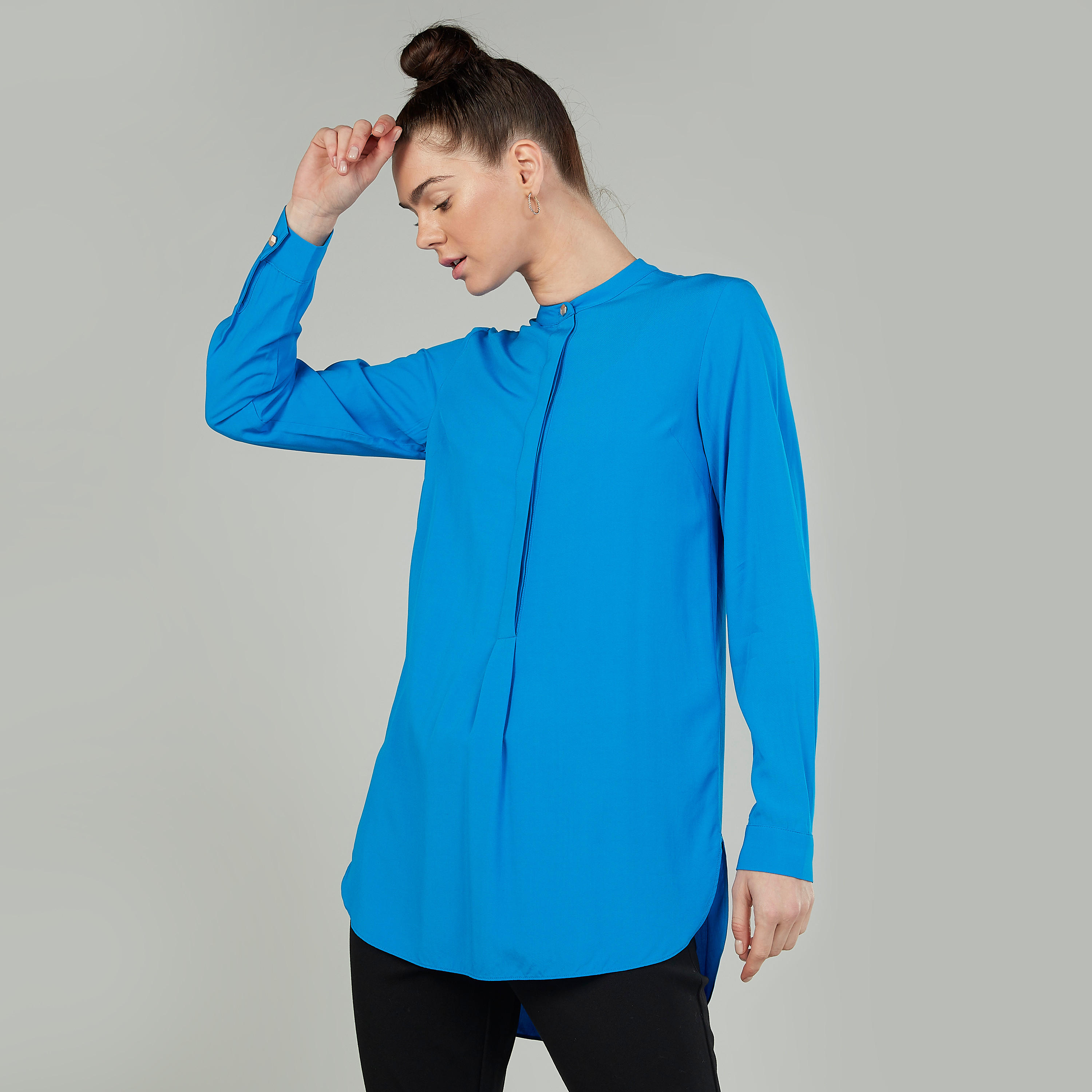 بلوزة طويلة سادة بياقة ماندارين وأكمام طويلة من آيكونيك-women-clothing-shirtsandblouses-blouses-image-1