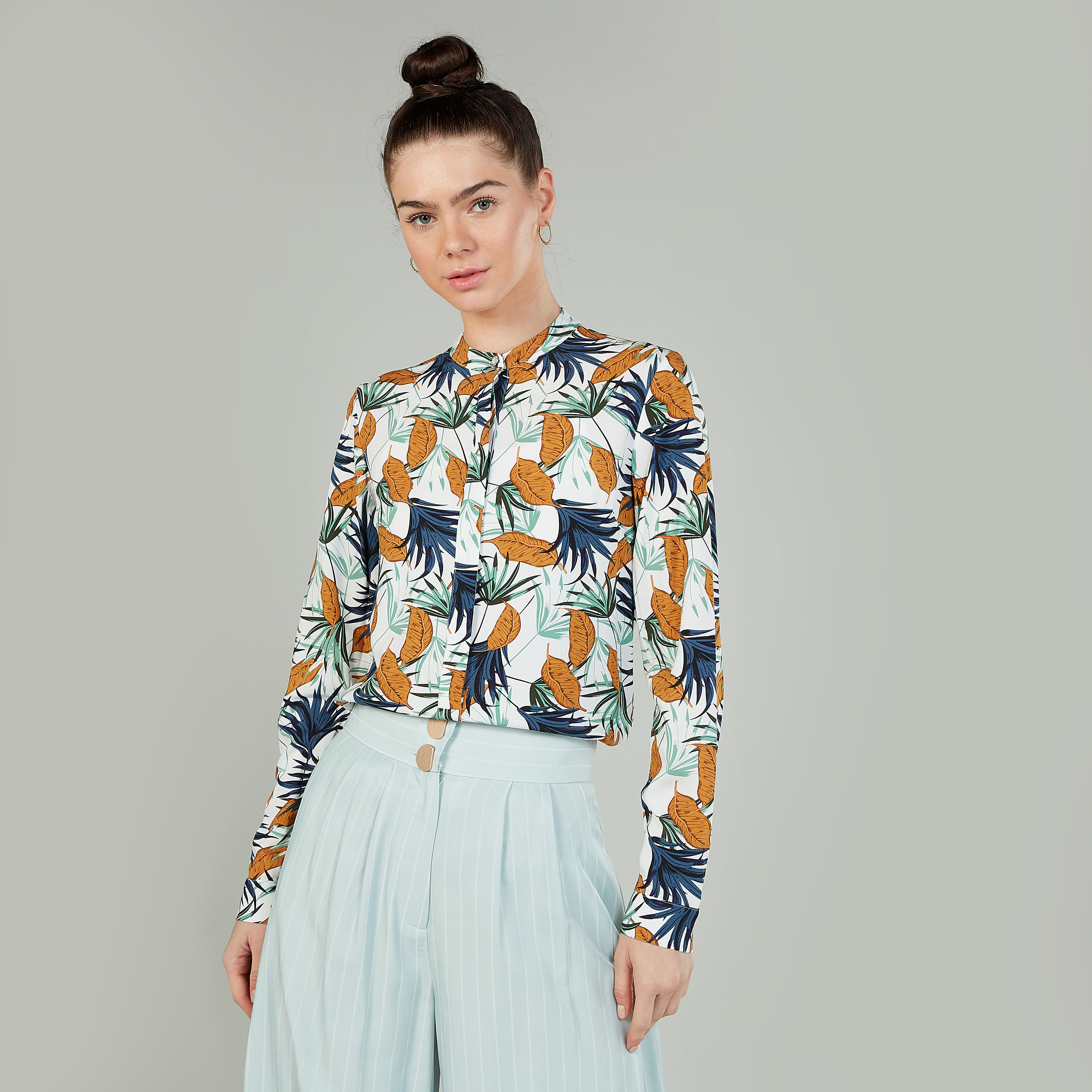 بلوزة طويلة بياقة ماندارين وطبعات زهرية من آيكونيك-women-clothing-shirtsandblouses-blouses-image-1