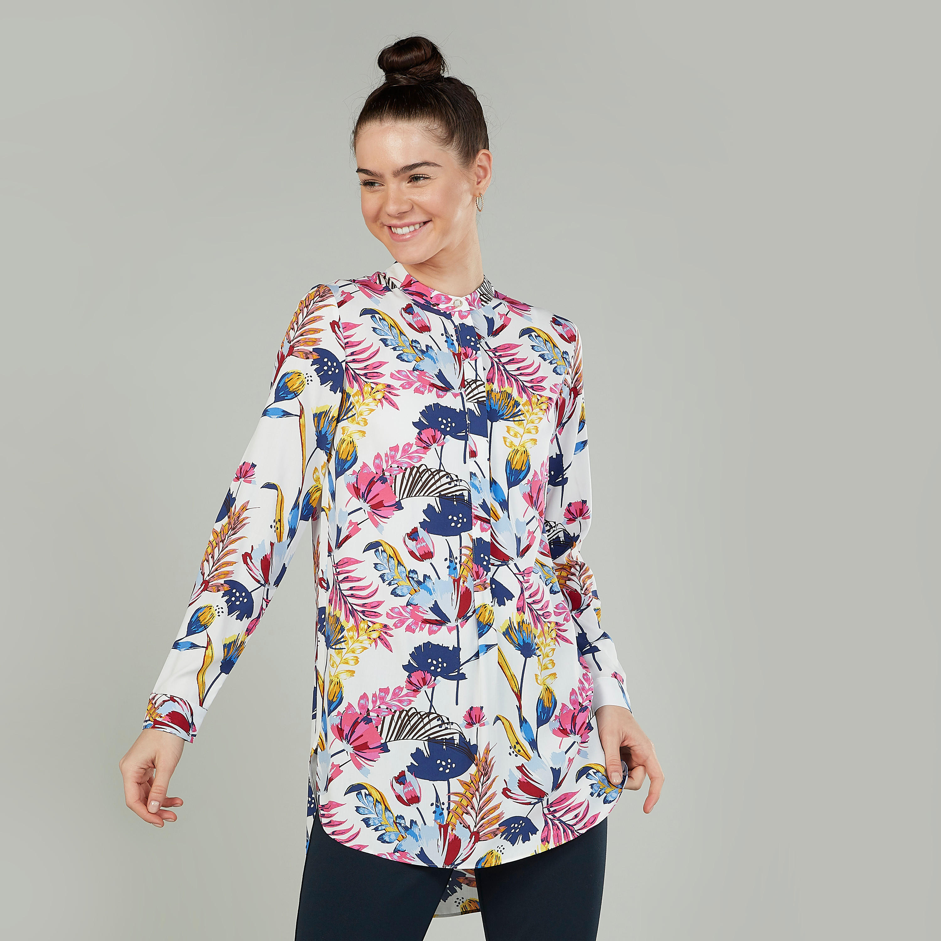 بلوزة طويلة بياقة ماندارين وأكمام طويلة وطبعات من آيكونيك-women-clothing-shirtsandblouses-blouses-image-1