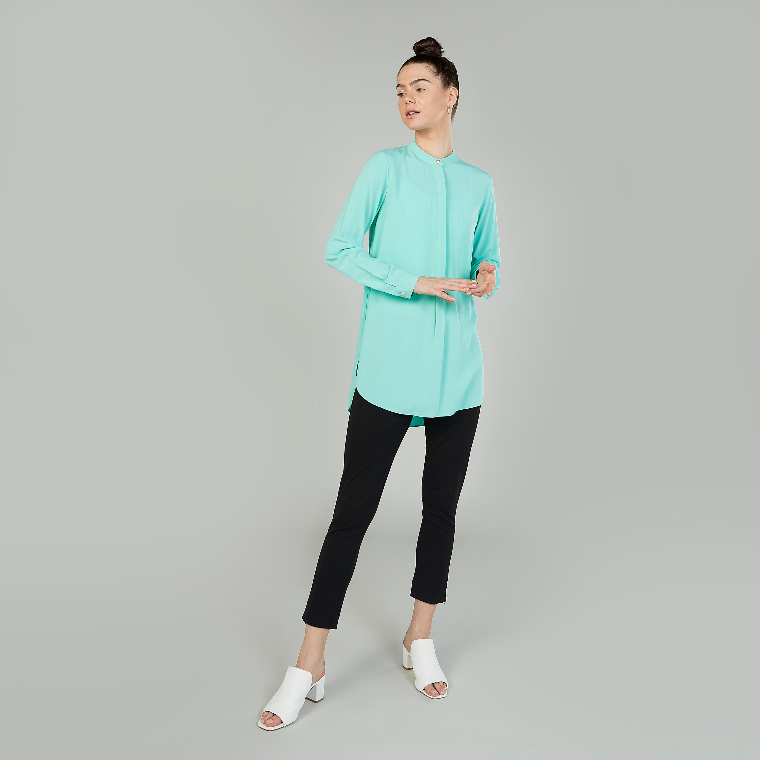بلوزة طويلة سادة بياقة ماندارين وأكمام طويلة من آيكونيك-women-clothing-shirtsandblouses-blouses-image-2