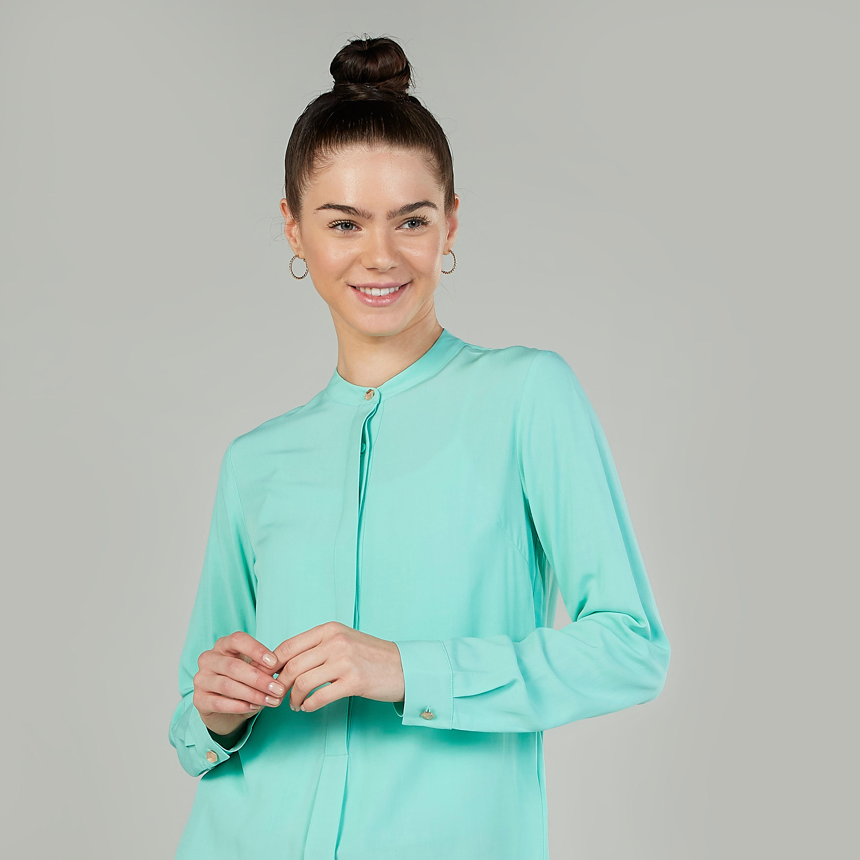 بلوزة طويلة سادة بياقة ماندارين وأكمام طويلة من آيكونيك-women-clothing-shirtsandblouses-blouses-image-3