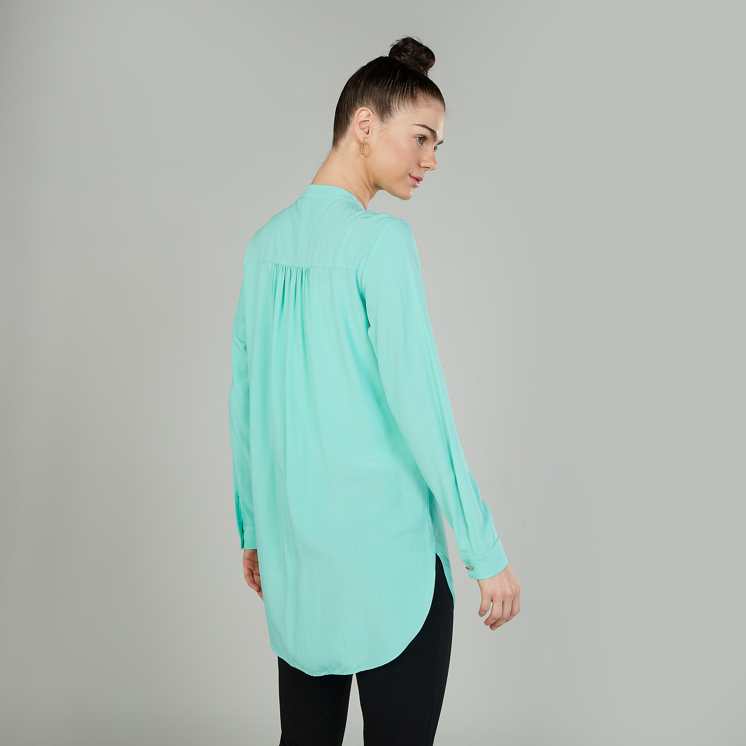 بلوزة طويلة سادة بياقة ماندارين وأكمام طويلة من آيكونيك-women-clothing-shirtsandblouses-blouses-image-4