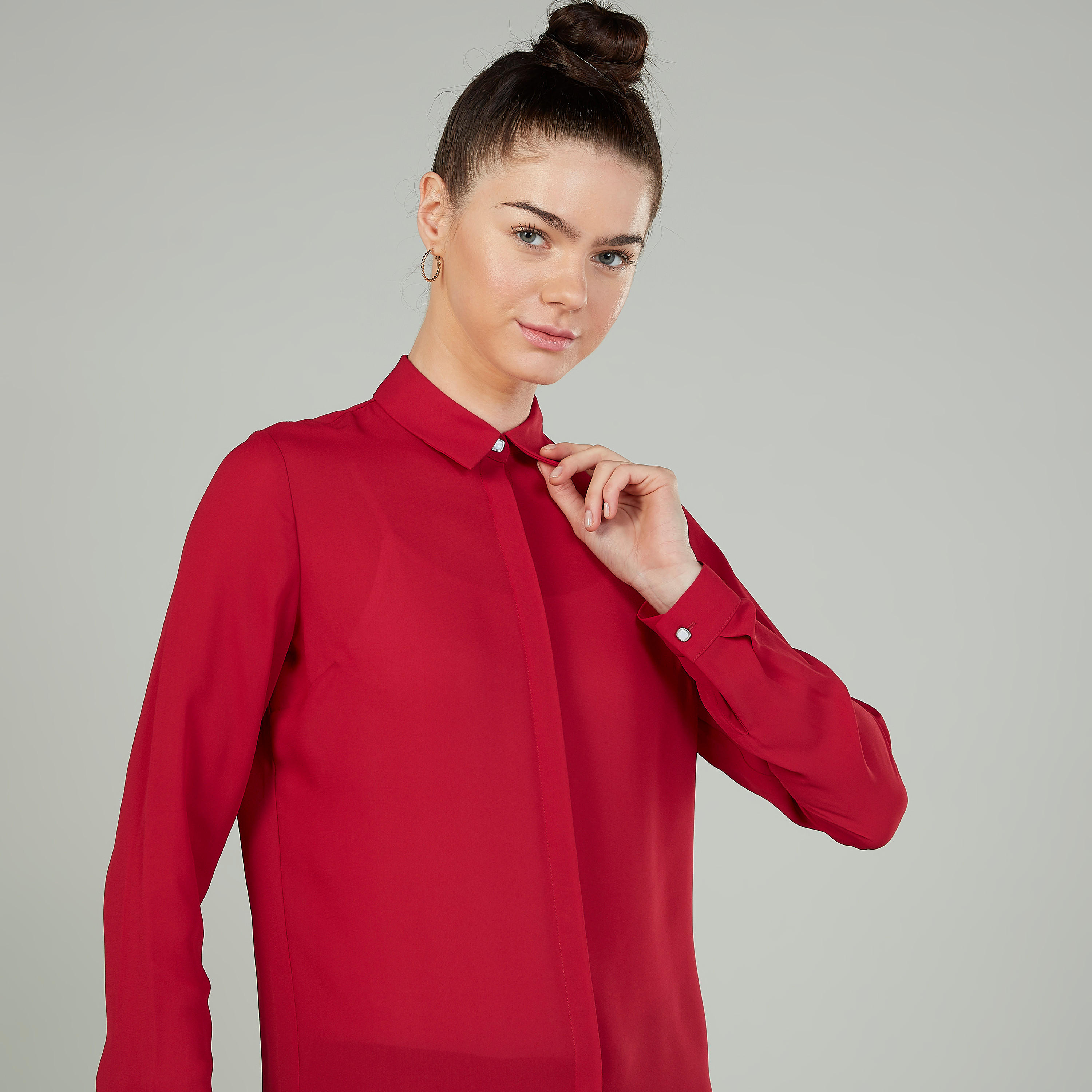 بلوزة سادة بياقة عاديّة وأكمام طويلة من آيكونيك-women-clothing-shirtsandblouses-blouses-image-3
