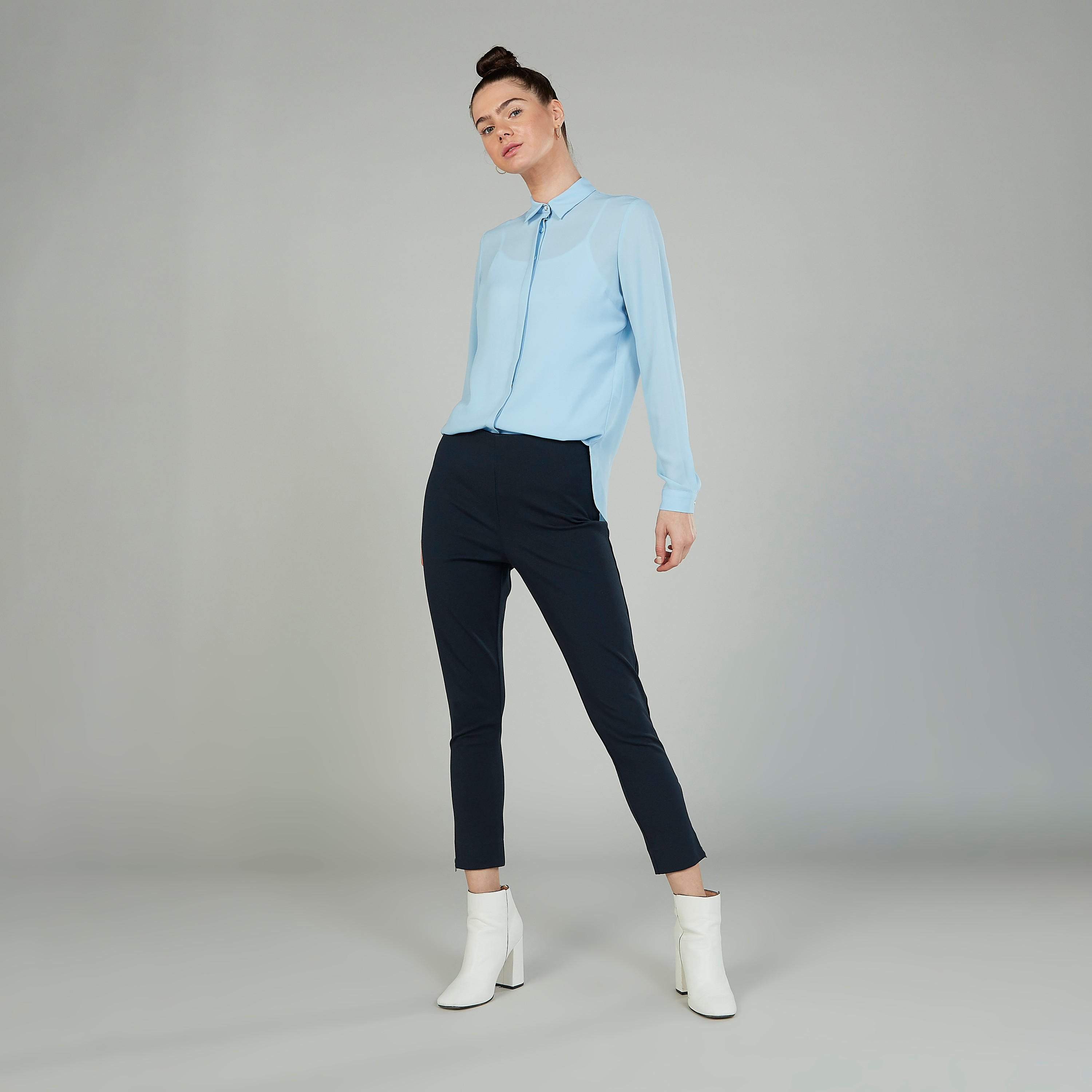 بلوزة سادة بياقة عاديّة وأكمام طويلة من آيكونيك-women-clothing-shirtsandblouses-blouses-image-2
