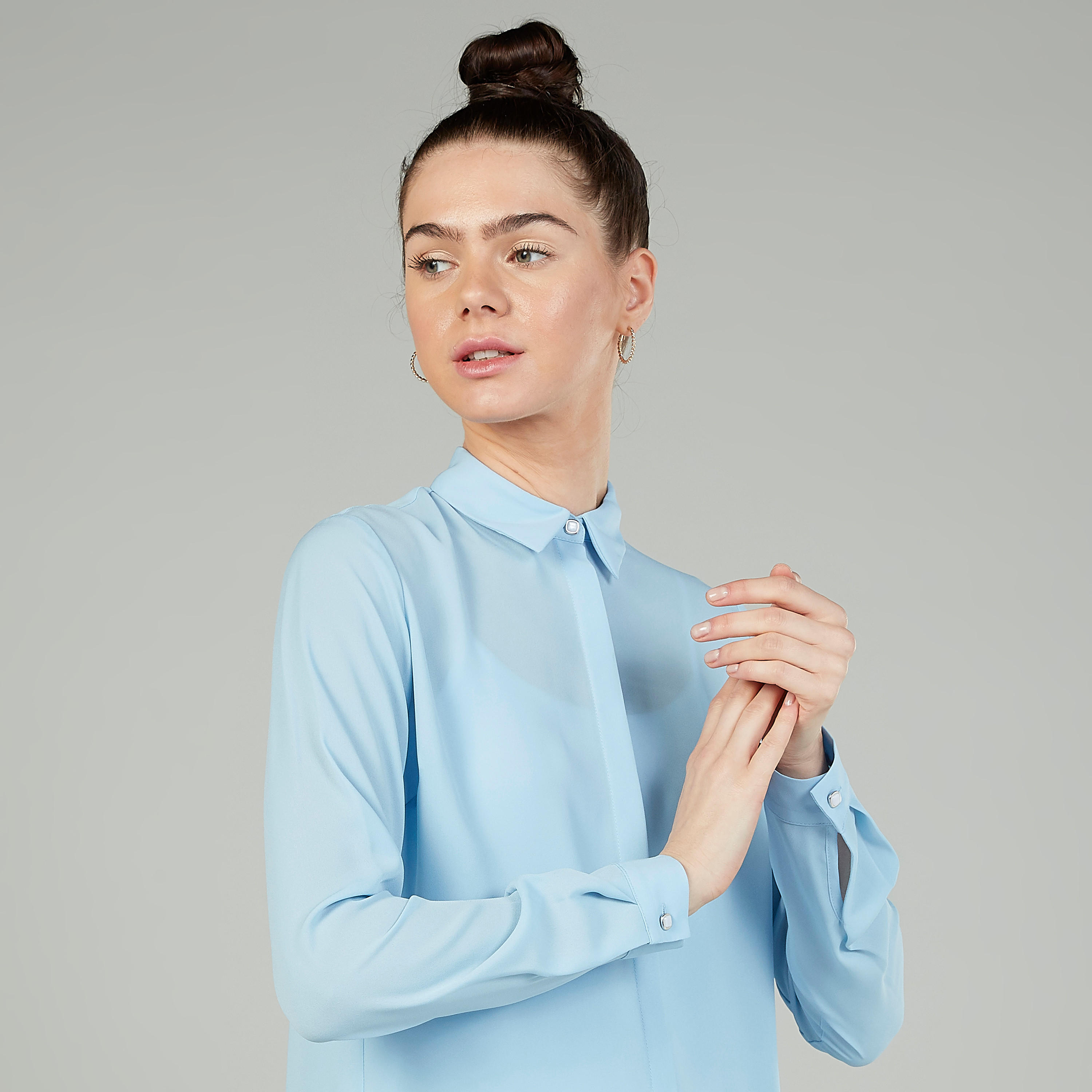 بلوزة سادة بياقة عاديّة وأكمام طويلة من آيكونيك-women-clothing-shirtsandblouses-blouses-image-3