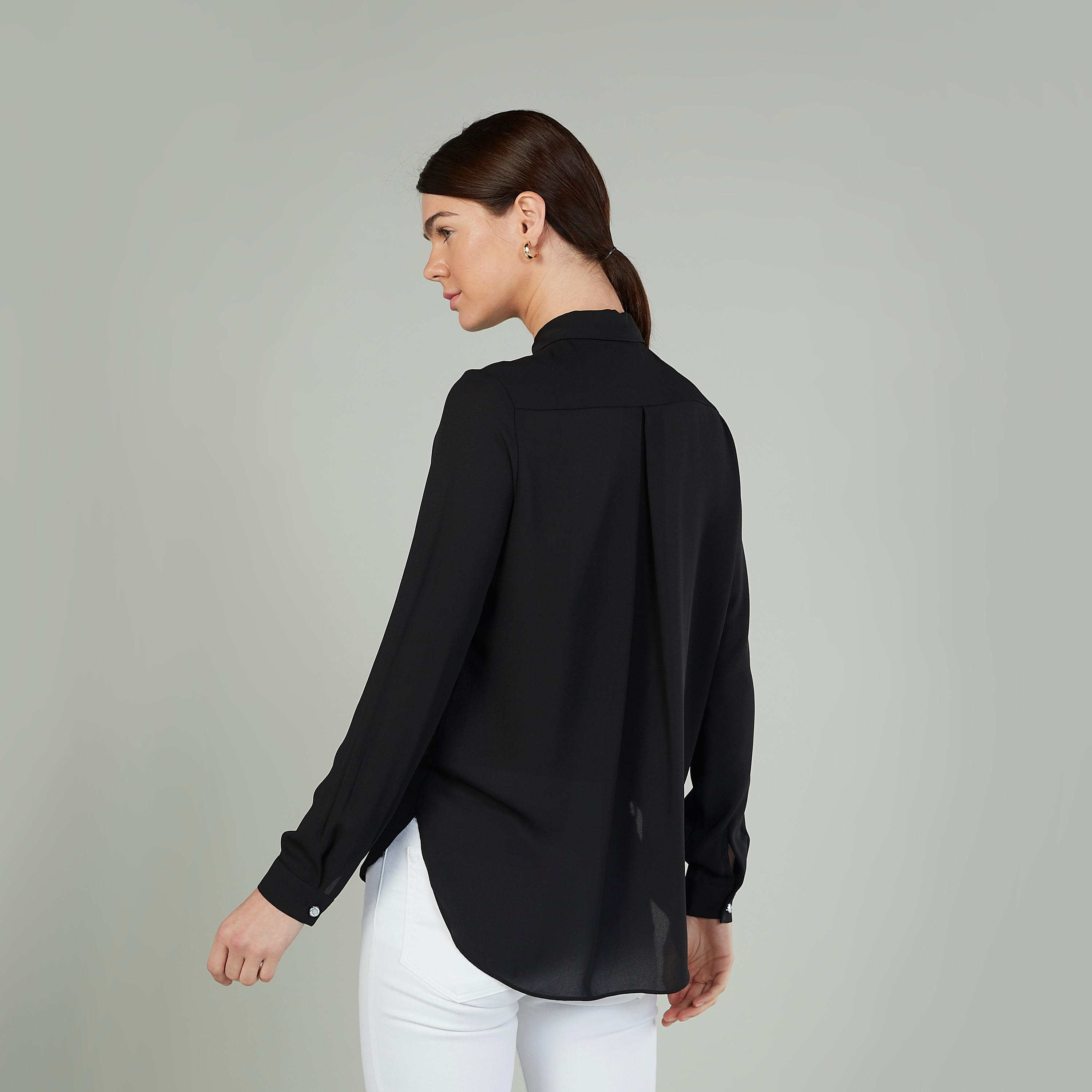 بلوزة سادة بياقة عاديّة وأكمام طويلة من آيكونيك-women-clothing-shirtsandblouses-blouses-image-1