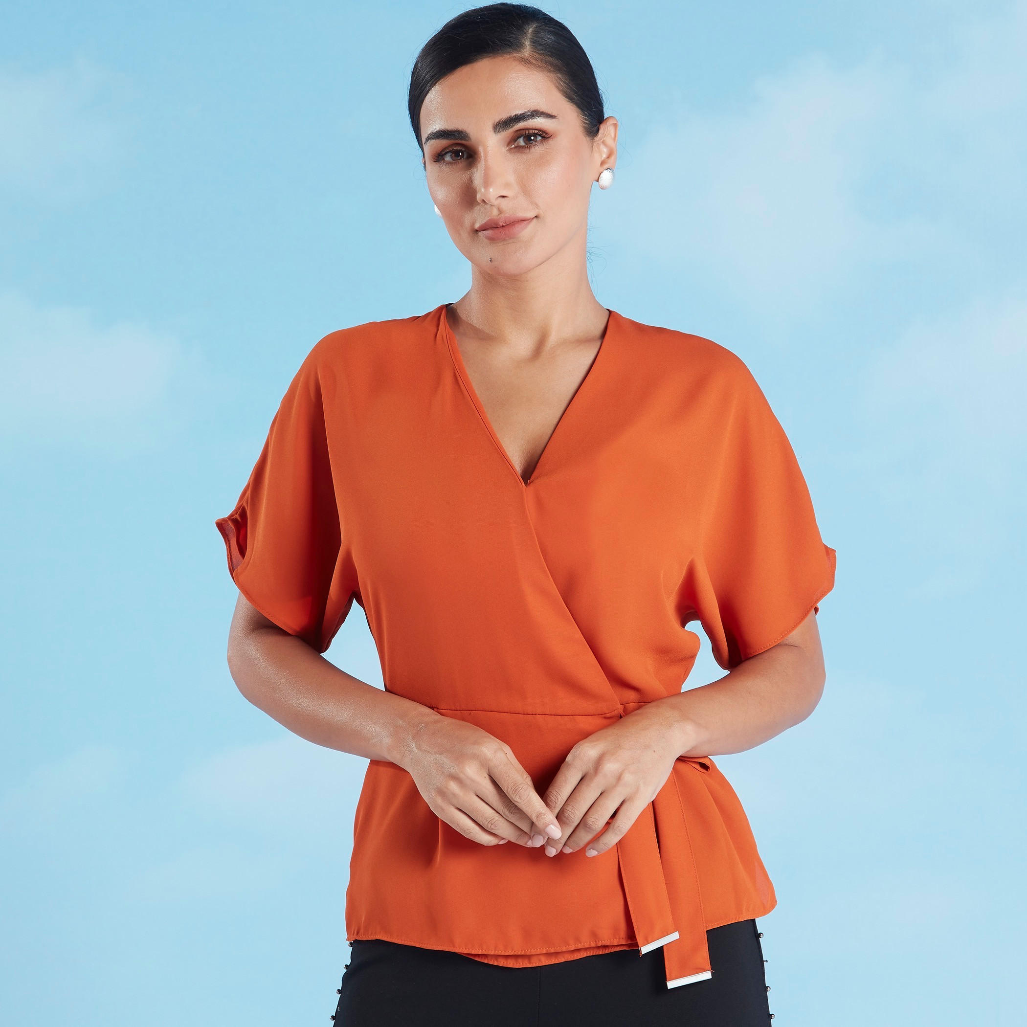 بلوزة سادة بياقة V وأربطة من آيكونيك-women-clothing-shirtsandblouses-blouses-image-4