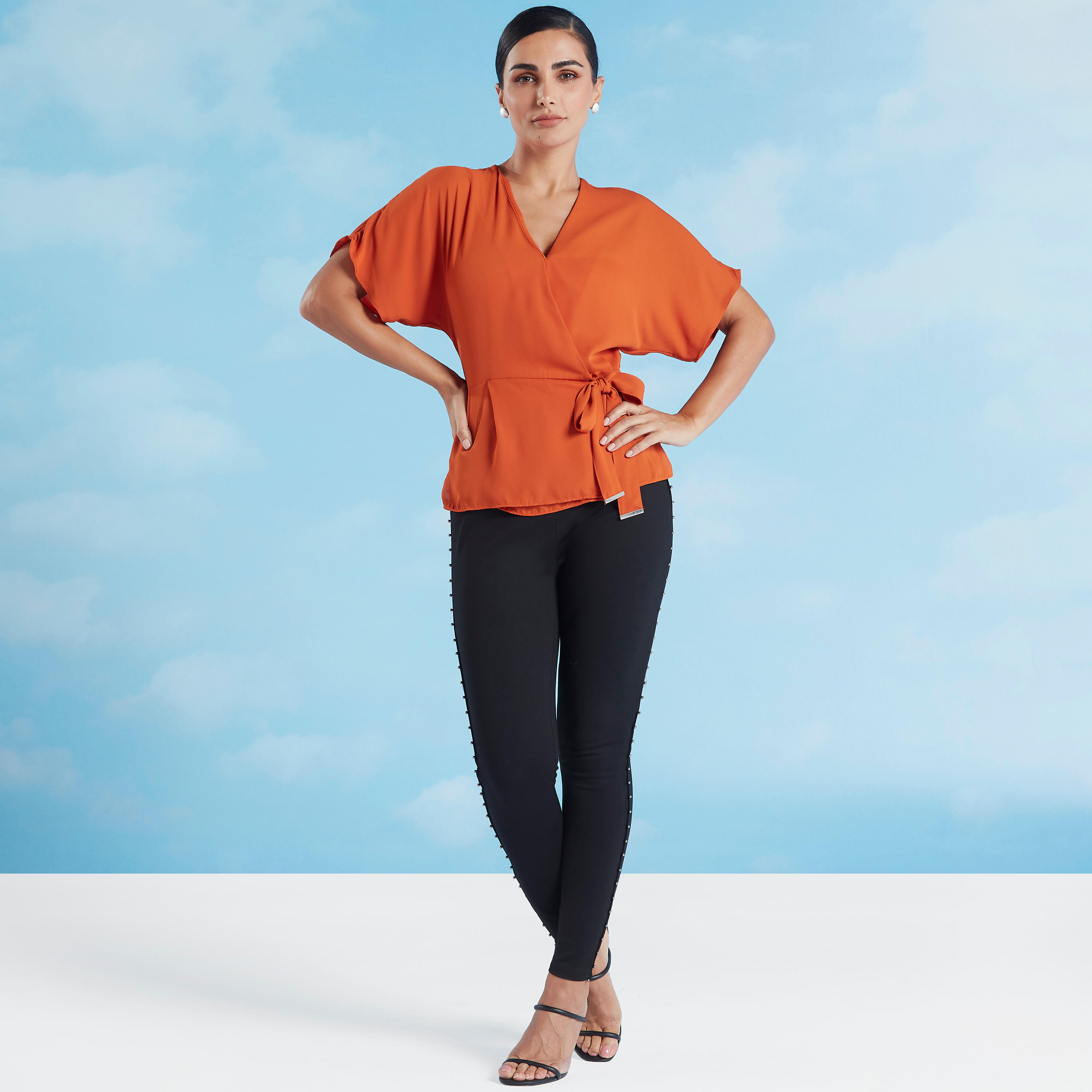 بلوزة سادة بياقة V وأربطة من آيكونيك-women-clothing-shirtsandblouses-blouses-image-3