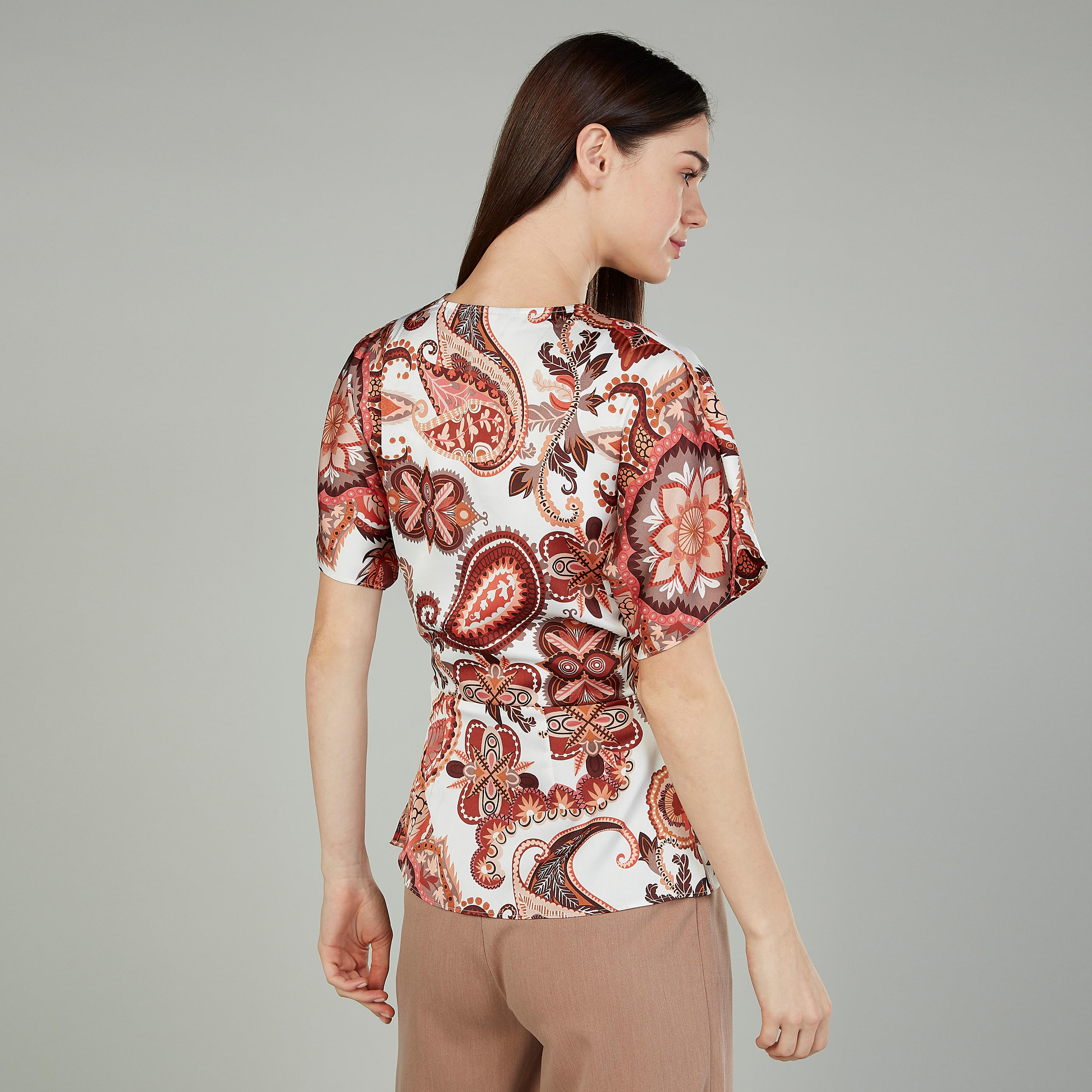 بلوزة بطبعات بياقة V وأربطة من آيكونيك-women-clothing-shirtsandblouses-blouses-image-4