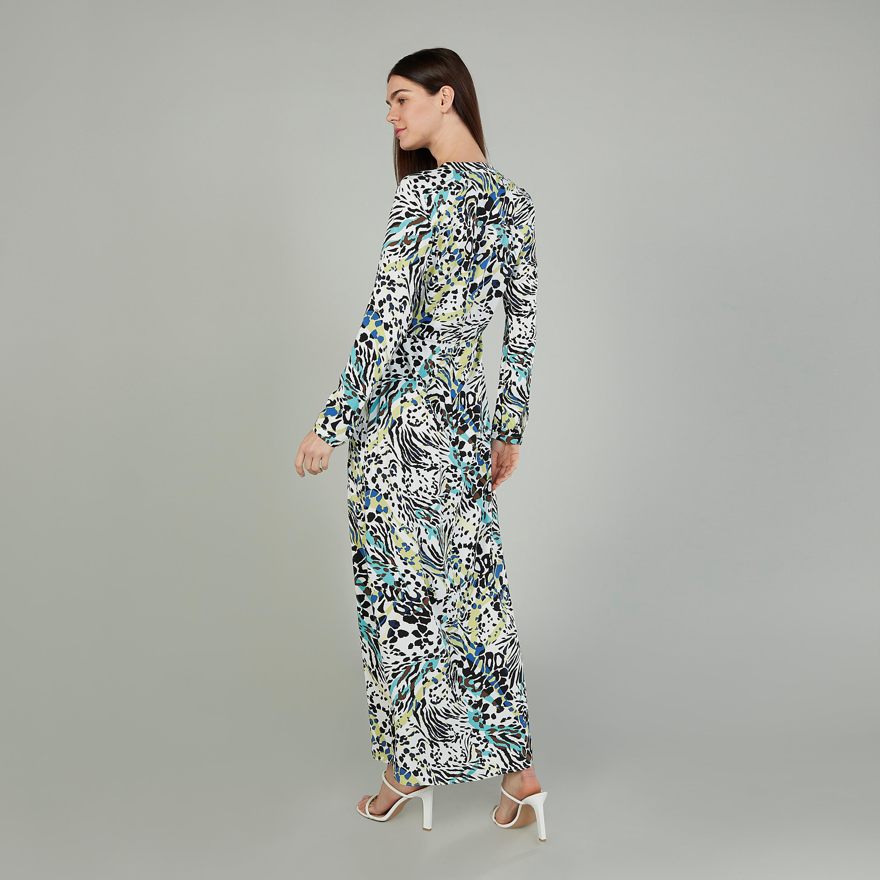 فستان قميص طويل بأكمام طويلة وجيوب وطبعات من آيكونيك-women-clothing-dresses-image-4