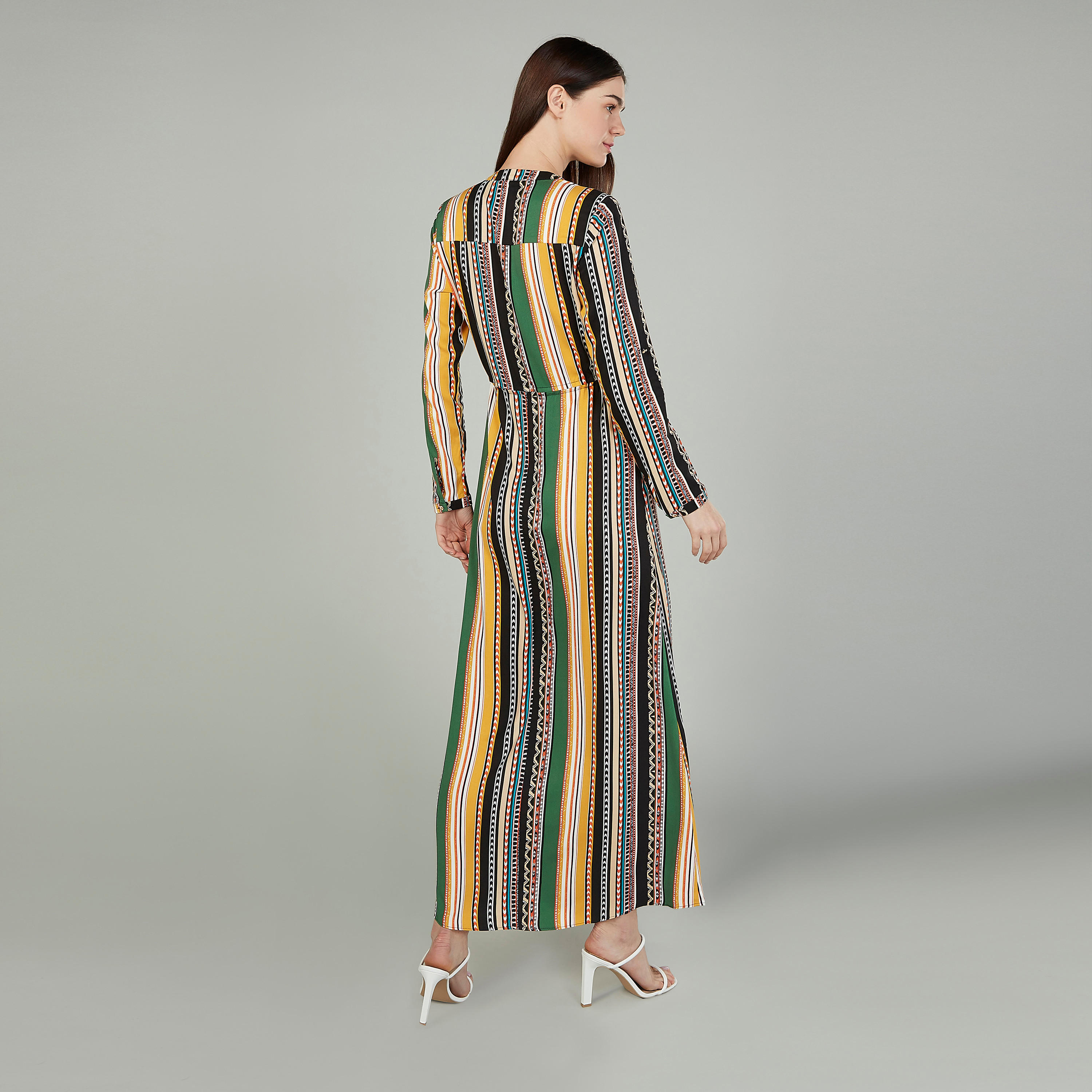 فستان قميص طويل بأكمام طويلة وجيوب وطبعات من آيكونيك-women-clothing-dresses-image-4