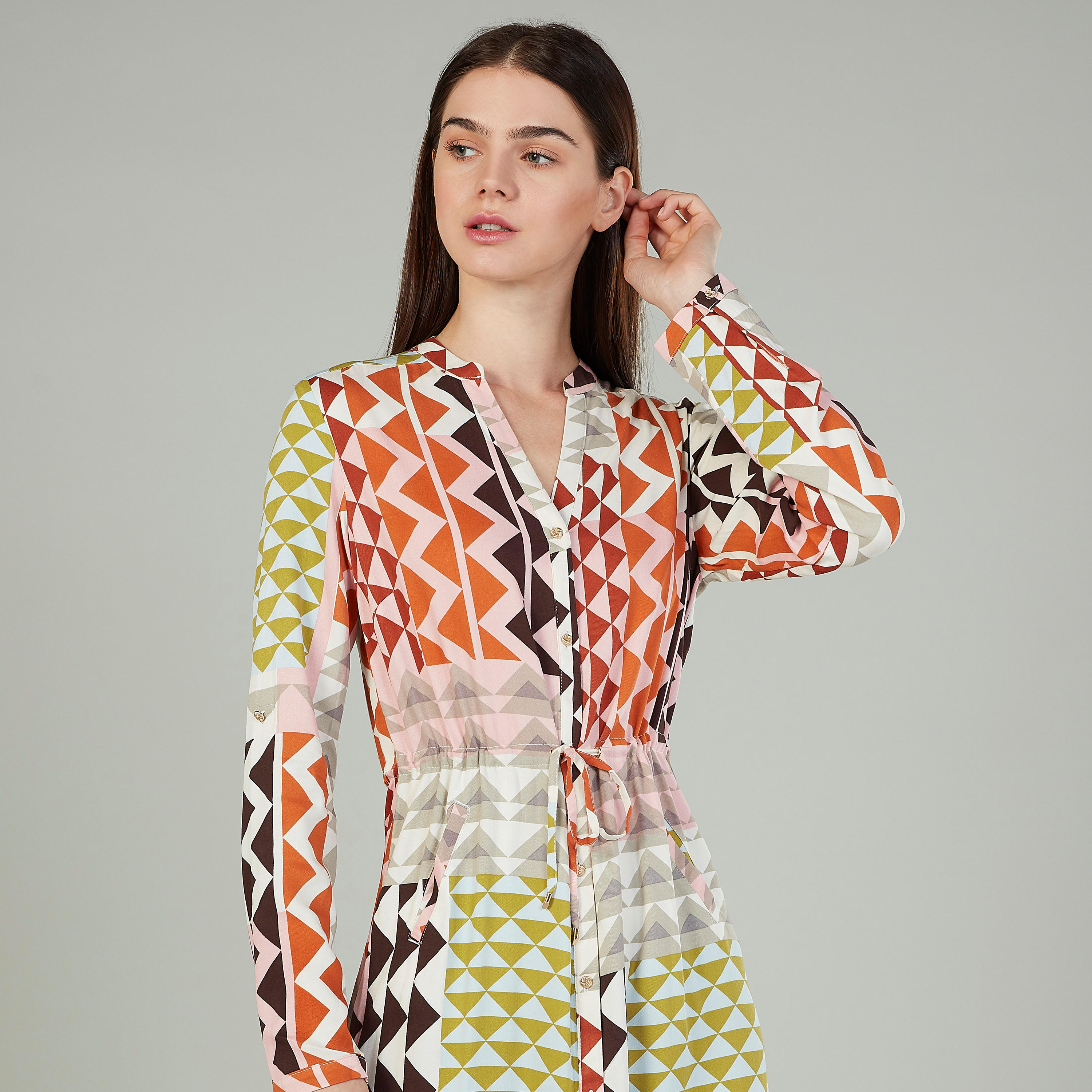 فستان قميص طويل بأكمام طويلة وجيوب وطبعات من آيكونيك-women-clothing-dresses-image-3