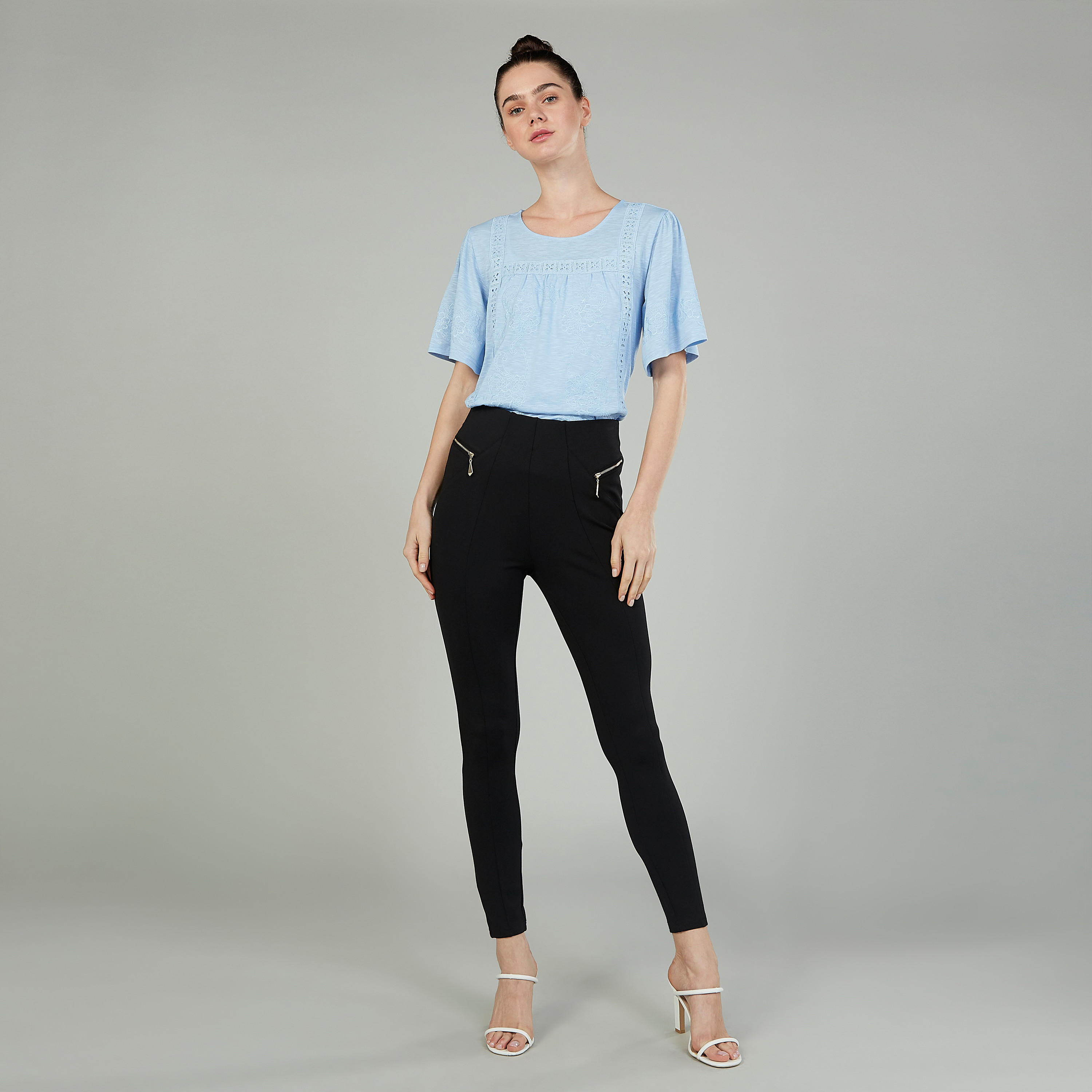 بلوزة بياقة مستديرة وأكمام قصيرة وتفاصيل دانتيل من آيكونيك-women-clothing-shirtsandblouses-blouses-image-6
