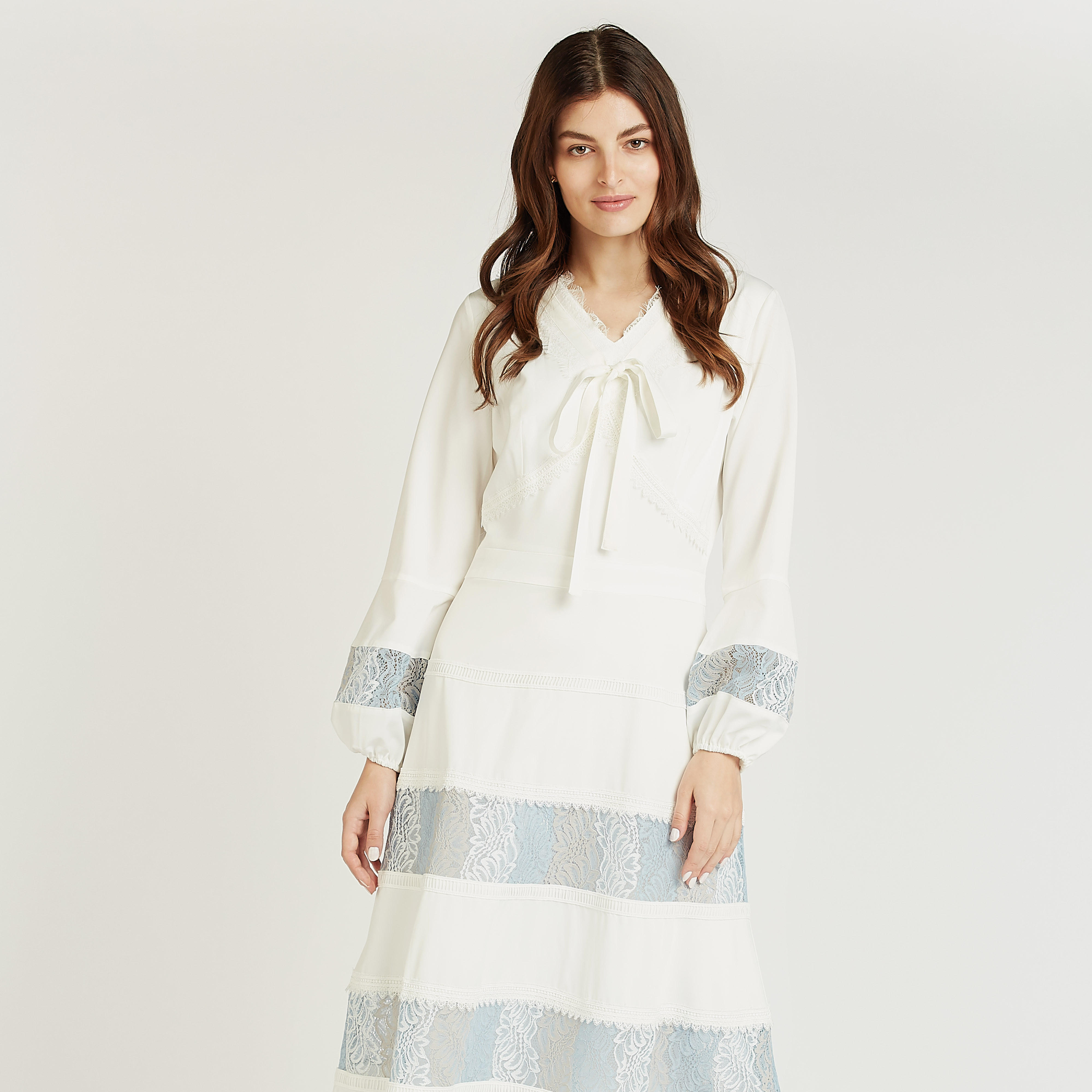 فستان دانتيل إيه لاين طويل بأكمام بيشوب بياقة v من آيكونيك-women-clothing-dresses-image-2