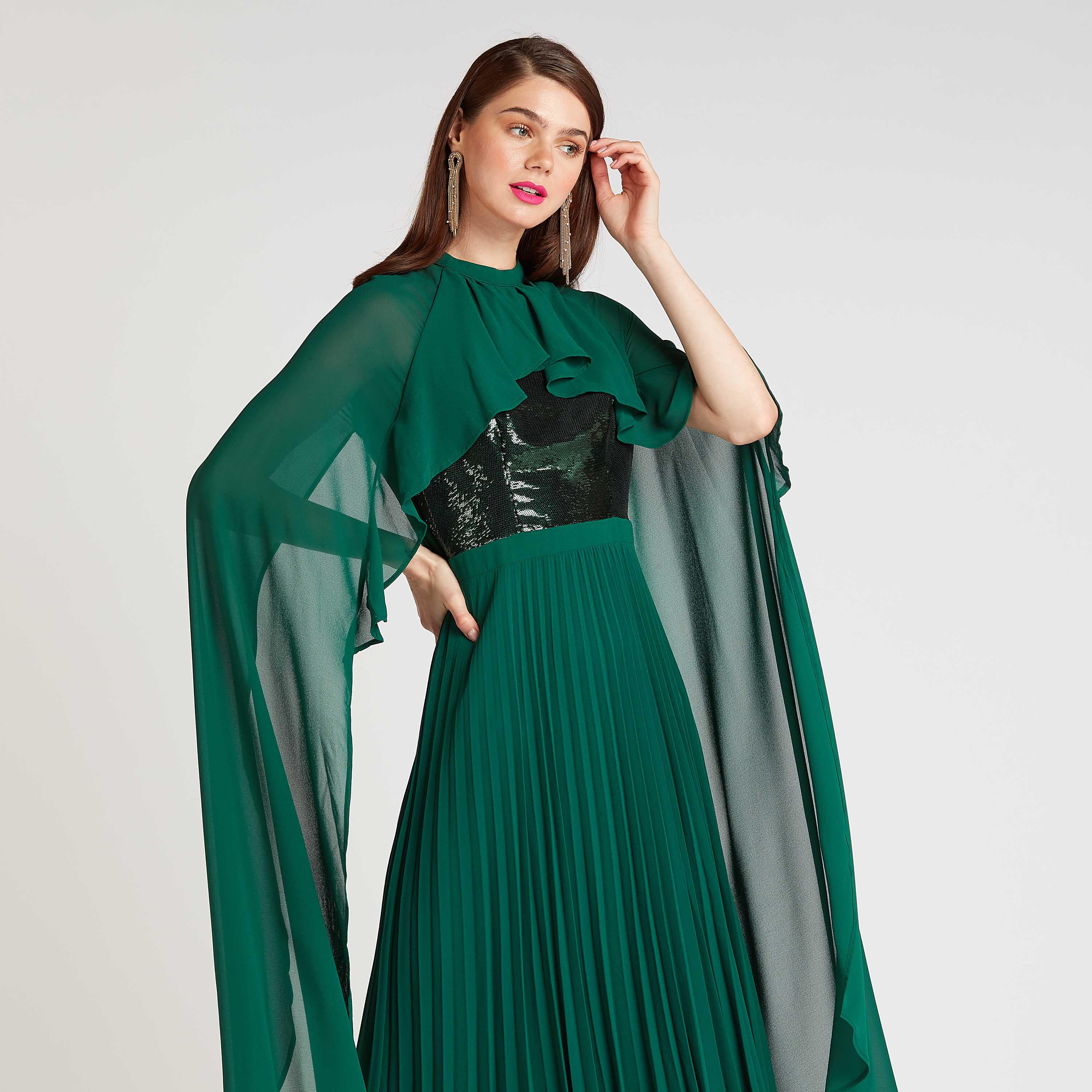 فستان إيه لاين طويل مزيّن بأكمام كاب من آيكونيك-women-clothing-dresses-image-2