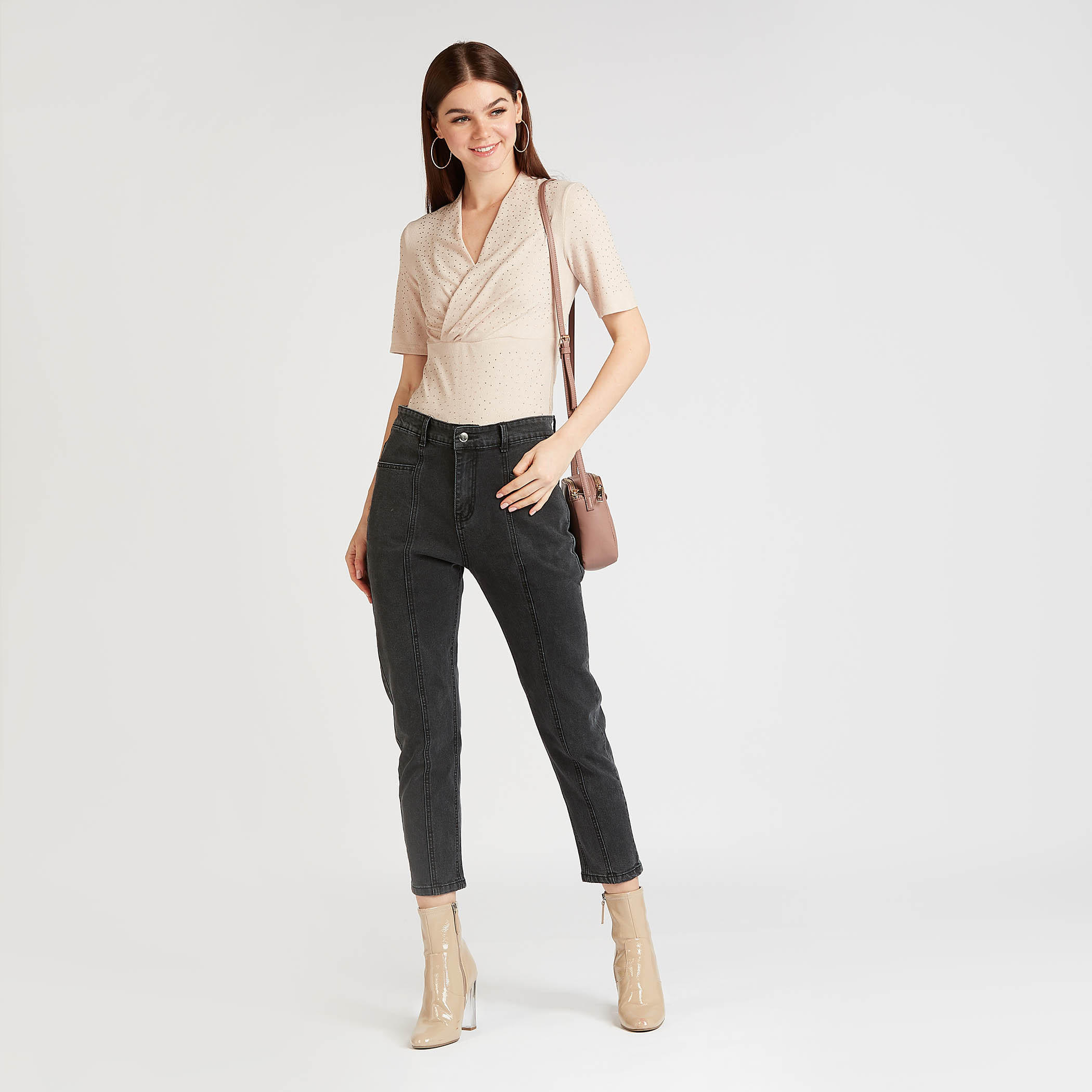 بلوزة مزينة بياقة V وأكمام قصيرة من آيكونيك-women-clothing-shirtsandblouses-blouses-image-2