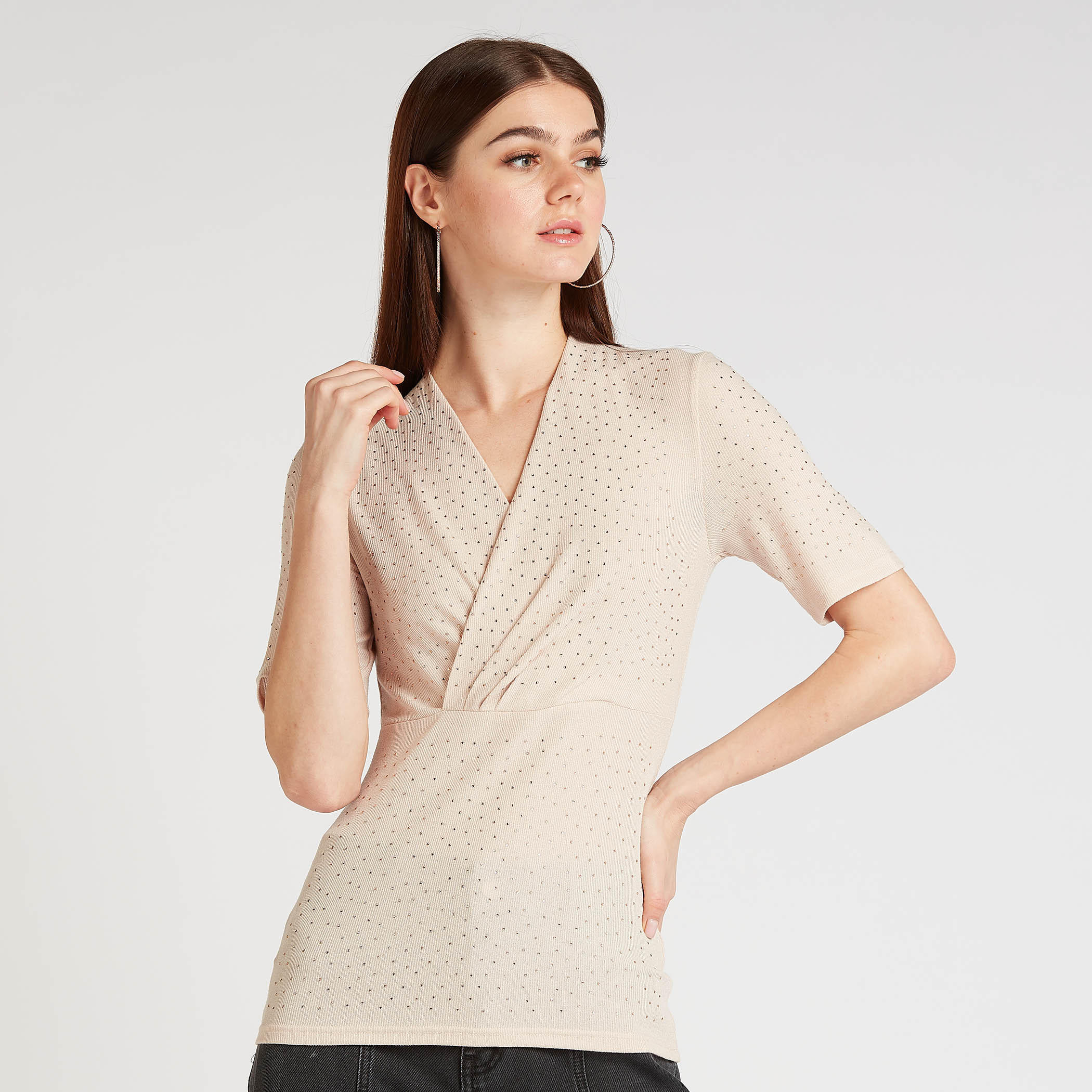 بلوزة مزينة بياقة V وأكمام قصيرة من آيكونيك-women-clothing-shirtsandblouses-blouses-image-3