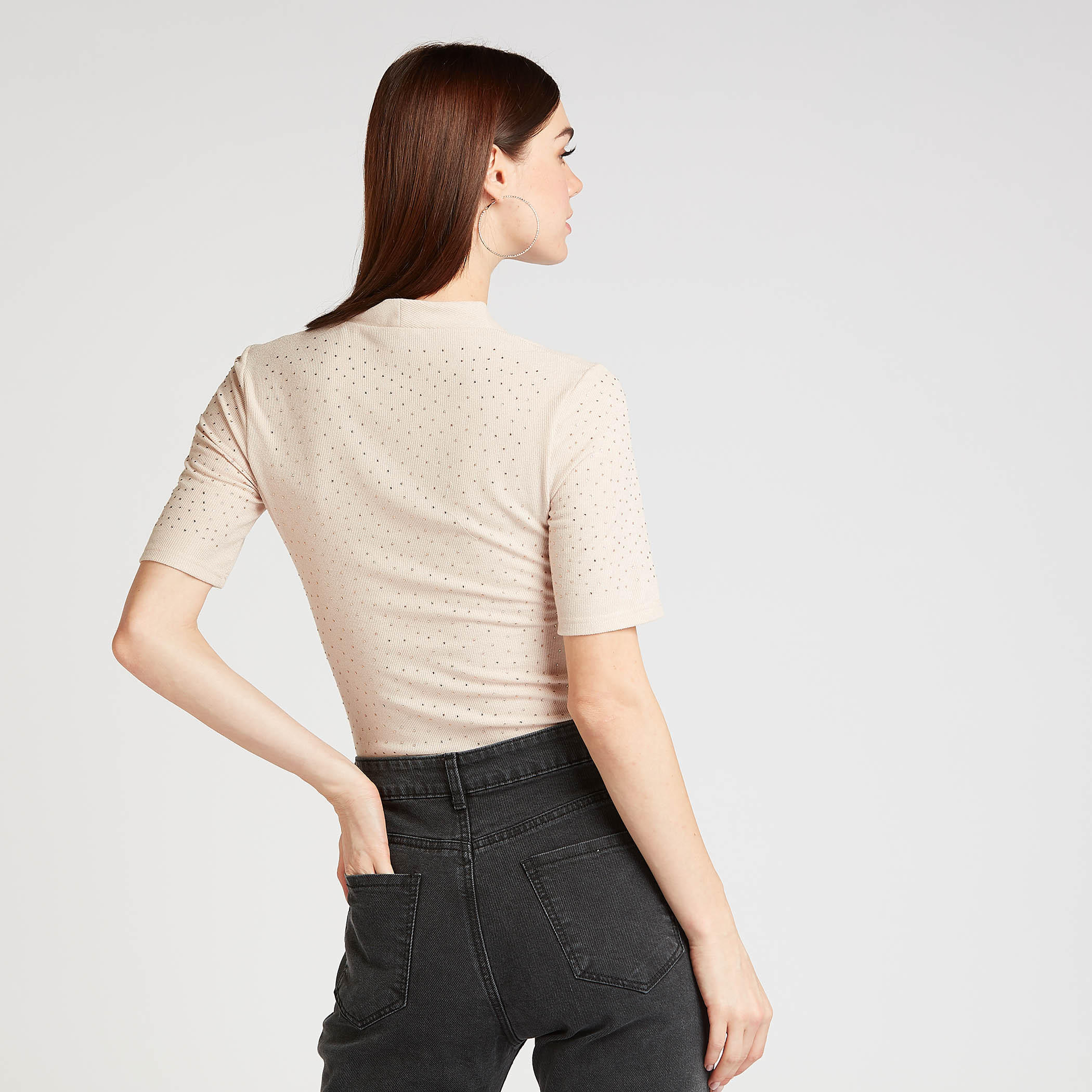 بلوزة مزينة بياقة V وأكمام قصيرة من آيكونيك-women-clothing-shirtsandblouses-blouses-image-5