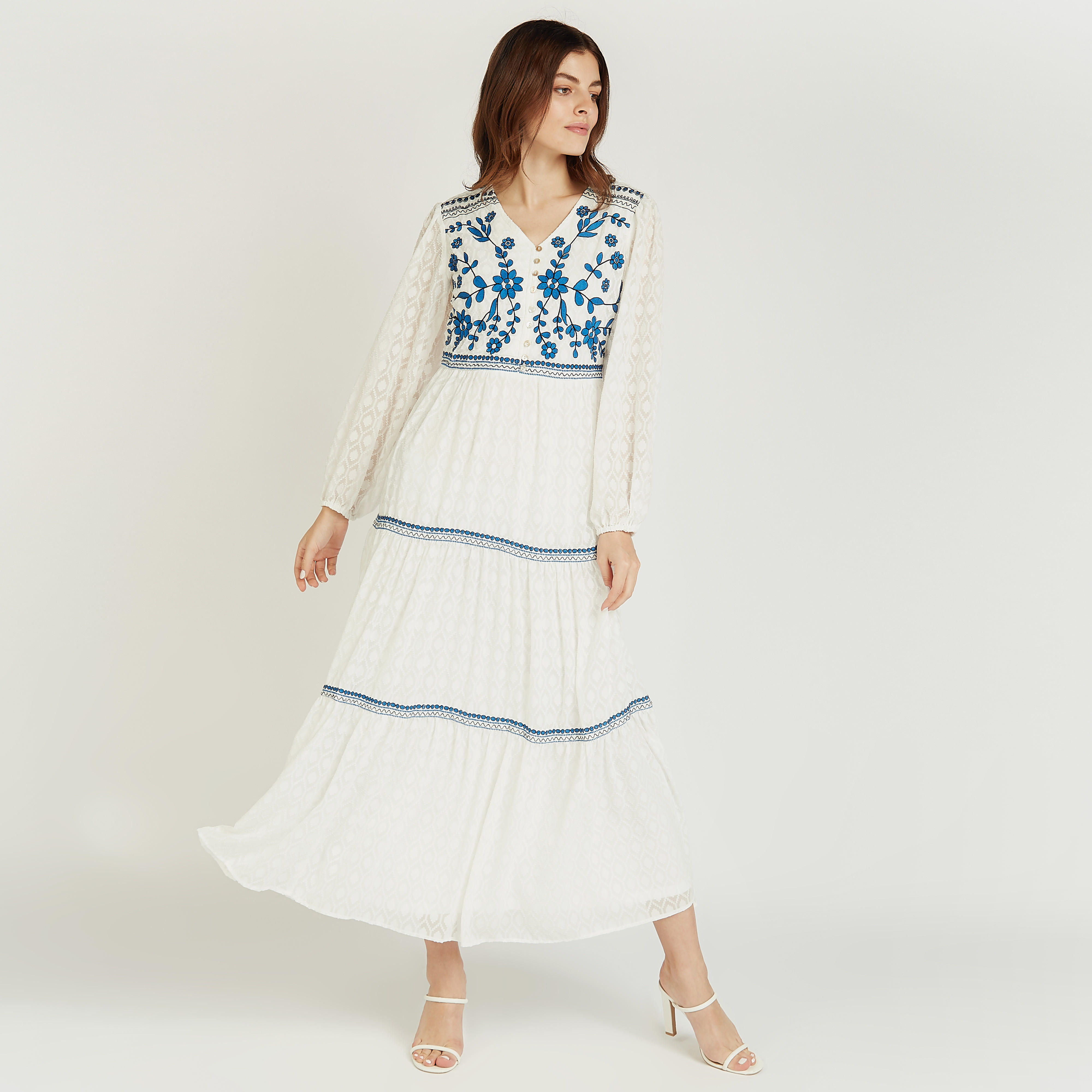 فستان طويل مطرز إيه لاين بياقة V وأكمام بيشوب من آيكونيك-women-clothing-dresses-image-1